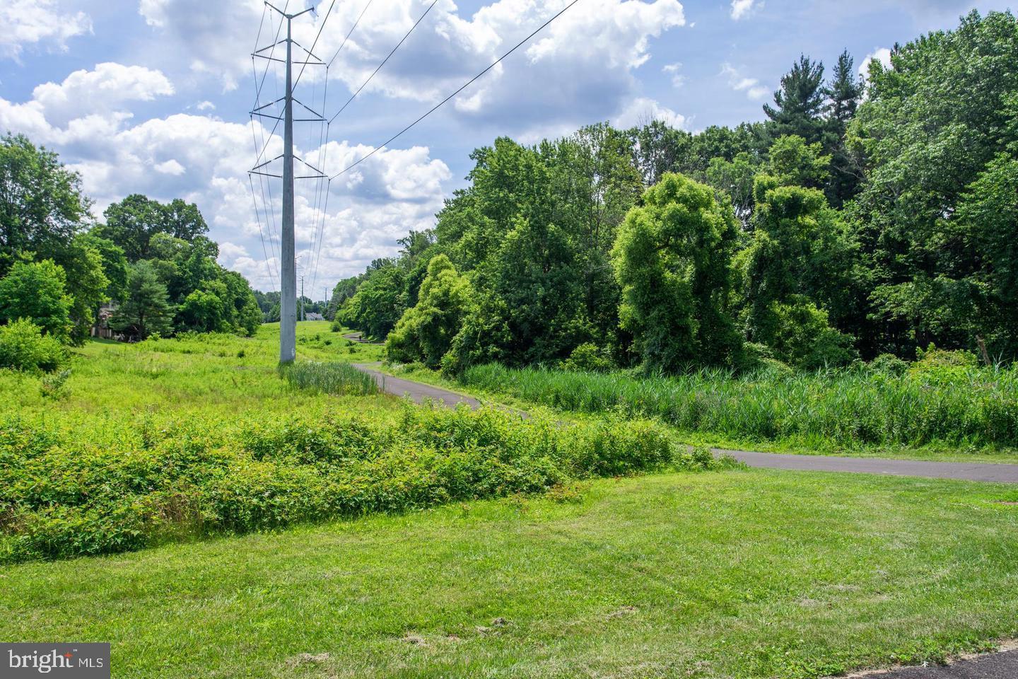SAW MILL VALLEY - Residential