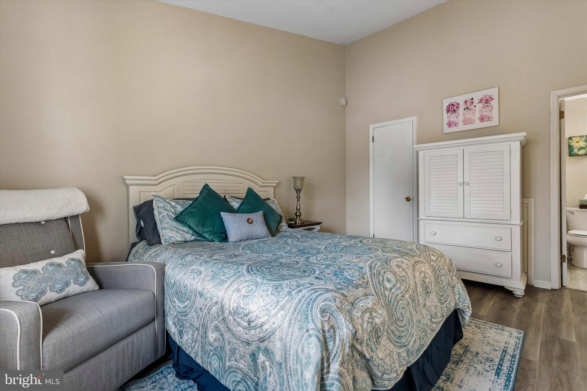 SAW MILL VALLEY - Residential