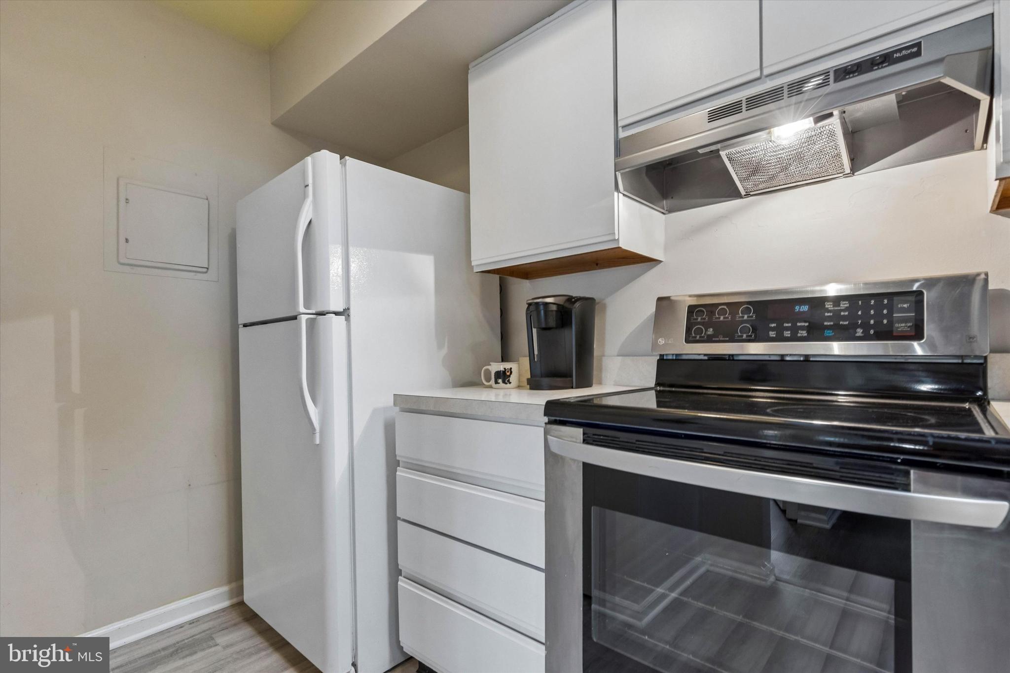 SAW MILL VALLEY - Residential