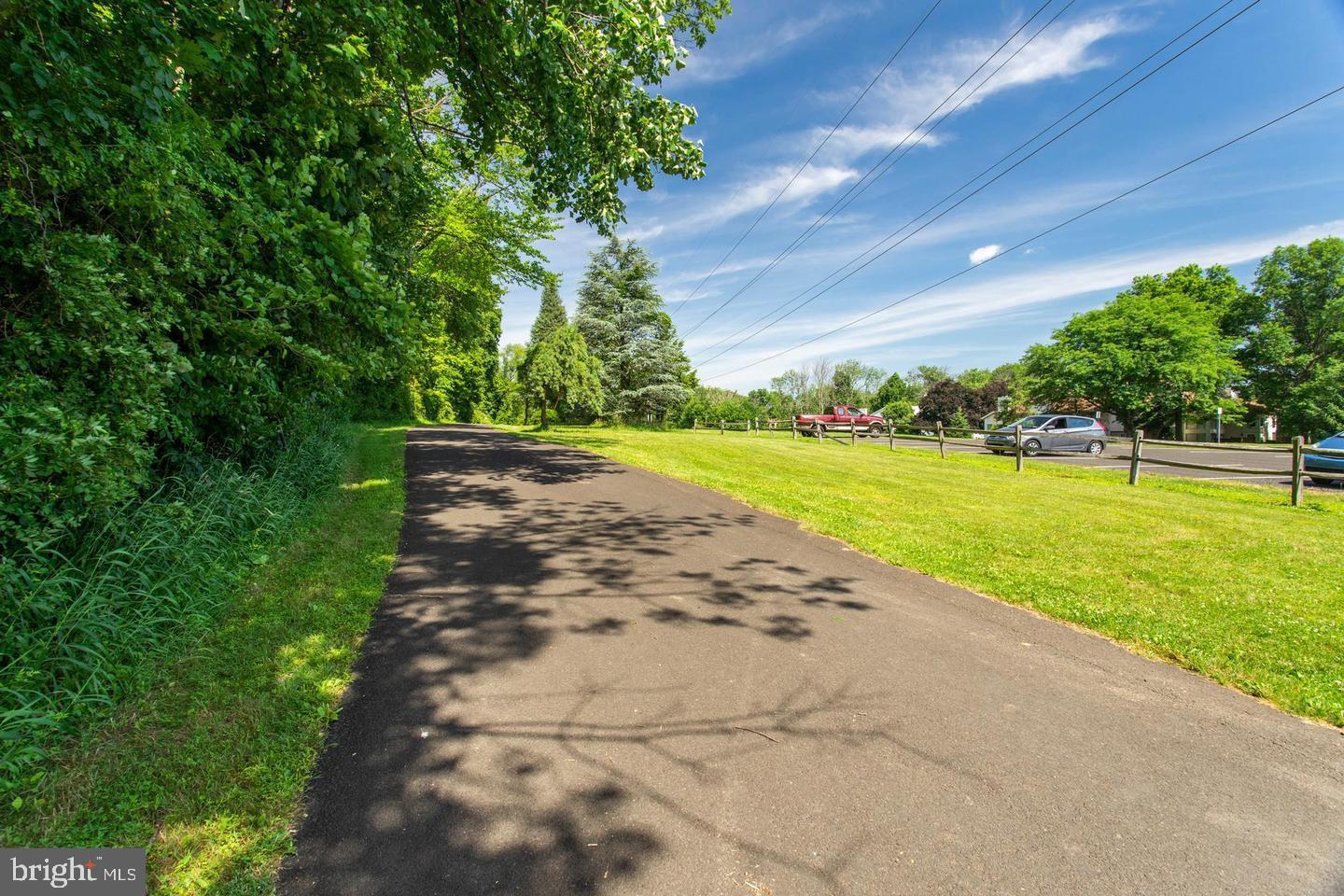 SAW MILL VALLEY - Residential