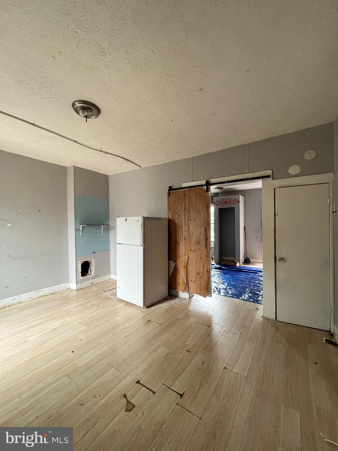 ELLWOOD PARK - Residential