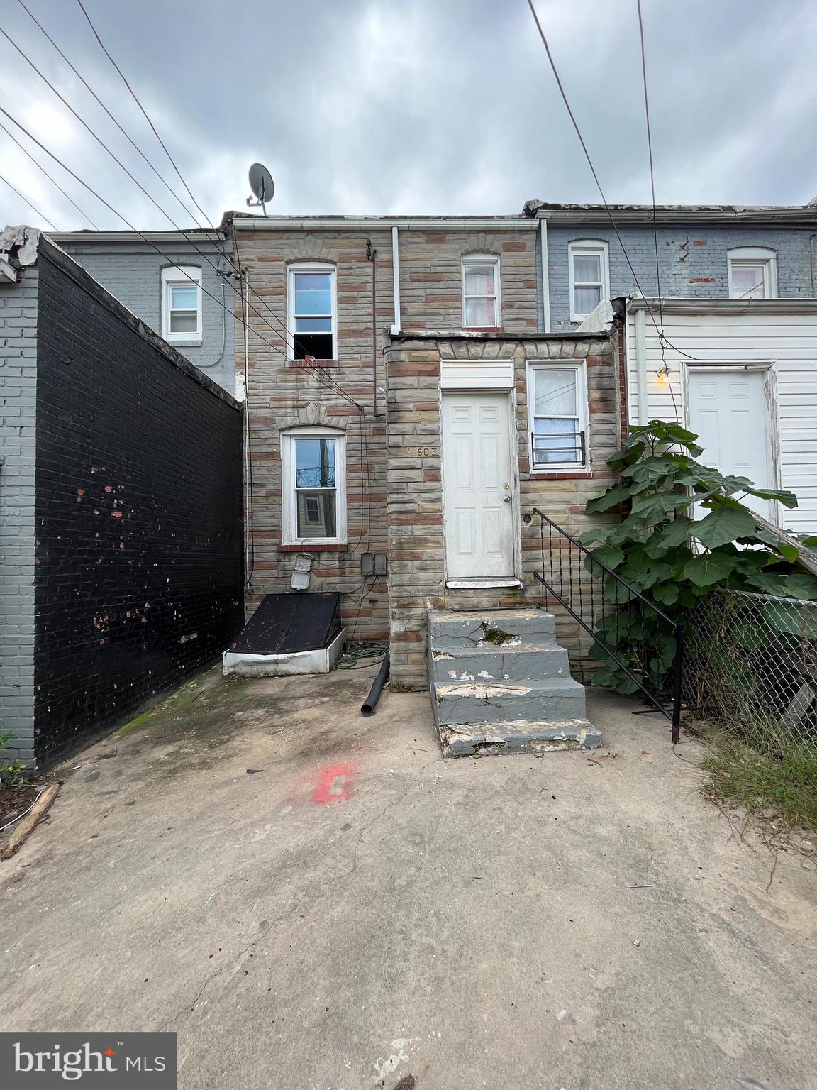 ELLWOOD PARK - Residential