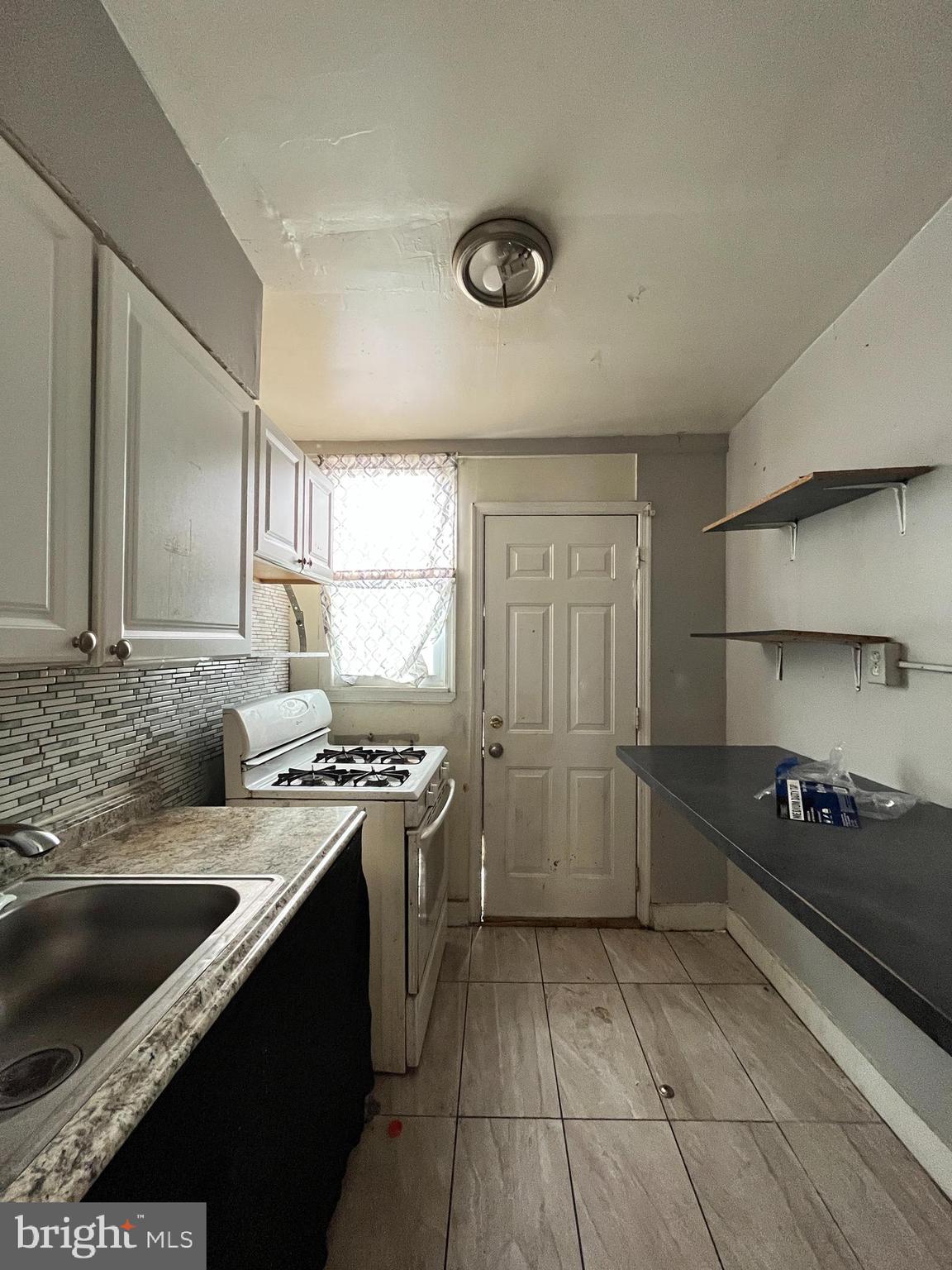 ELLWOOD PARK - Residential