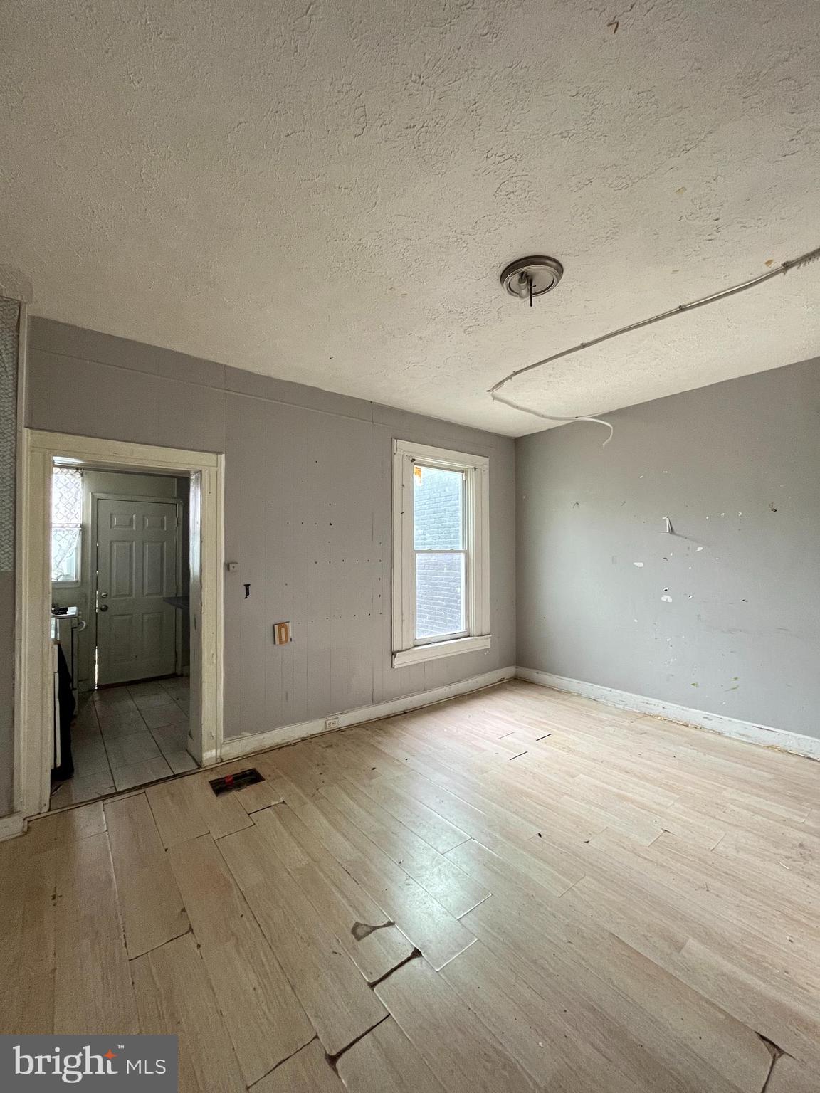 ELLWOOD PARK - Residential