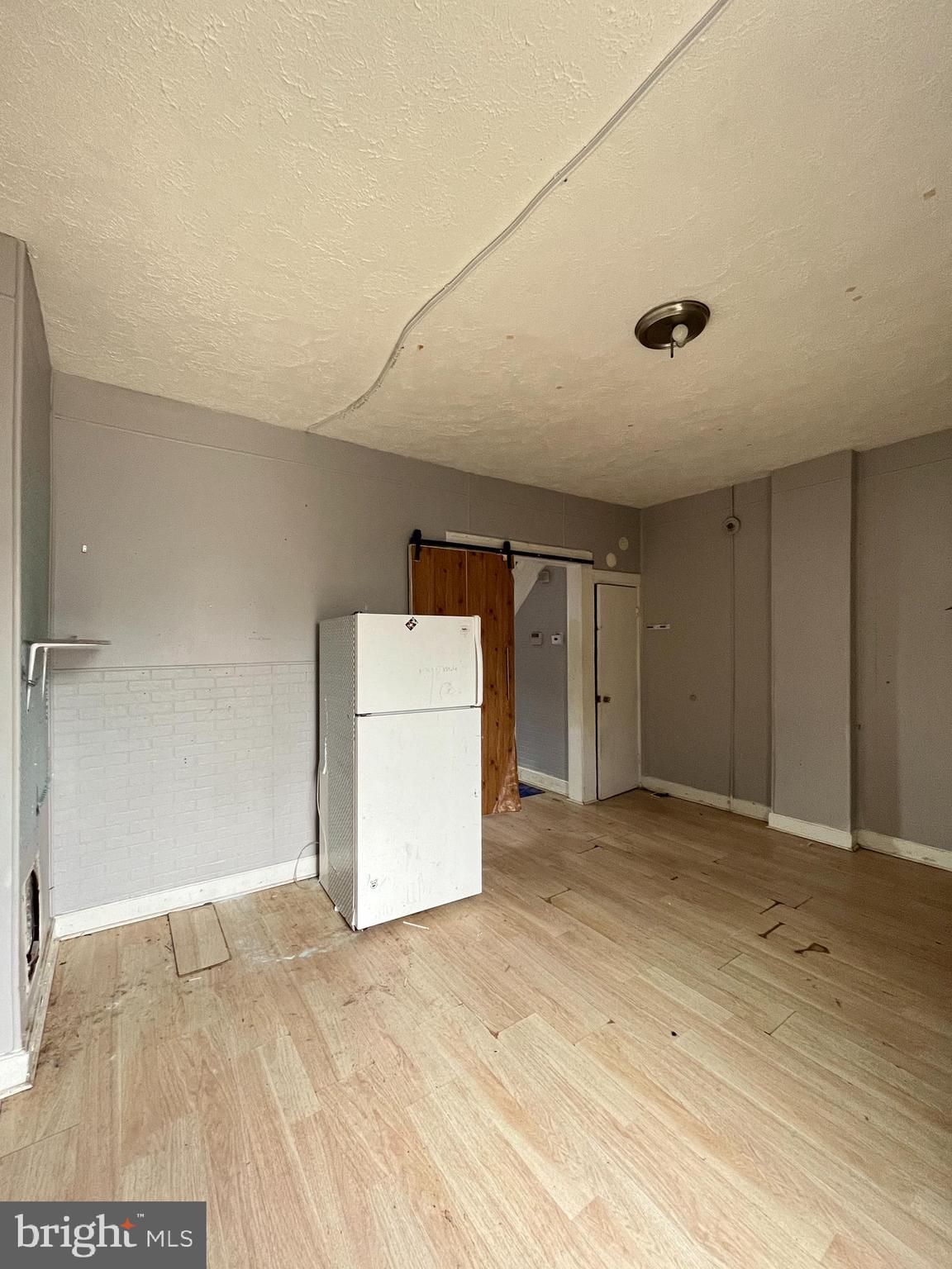 ELLWOOD PARK - Residential