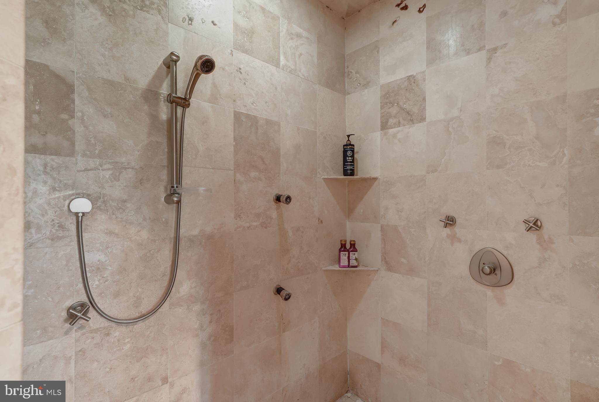 ROCKLAND CREEK ESTATES - Residential