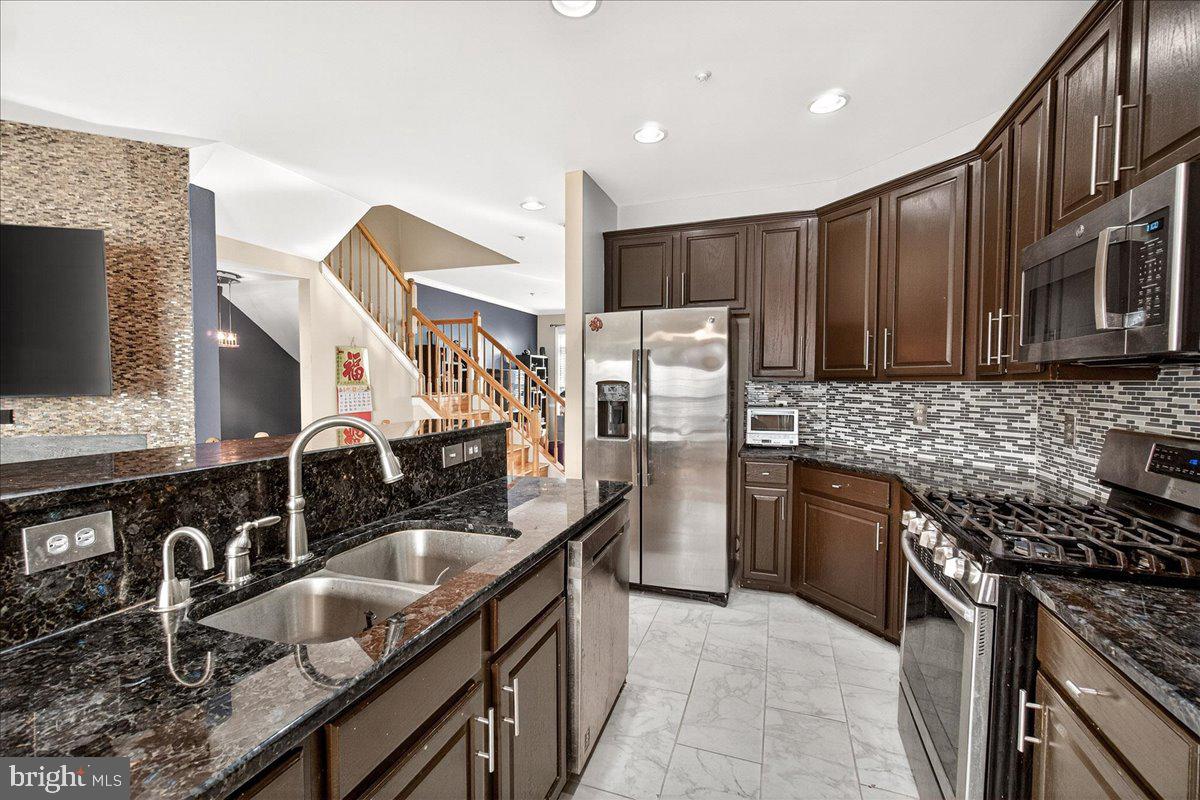 GOVERNORS GRANT - Residential Lease