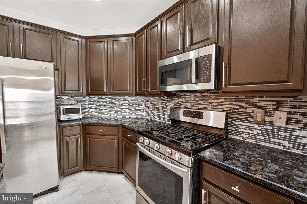 GOVERNORS GRANT - Residential Lease