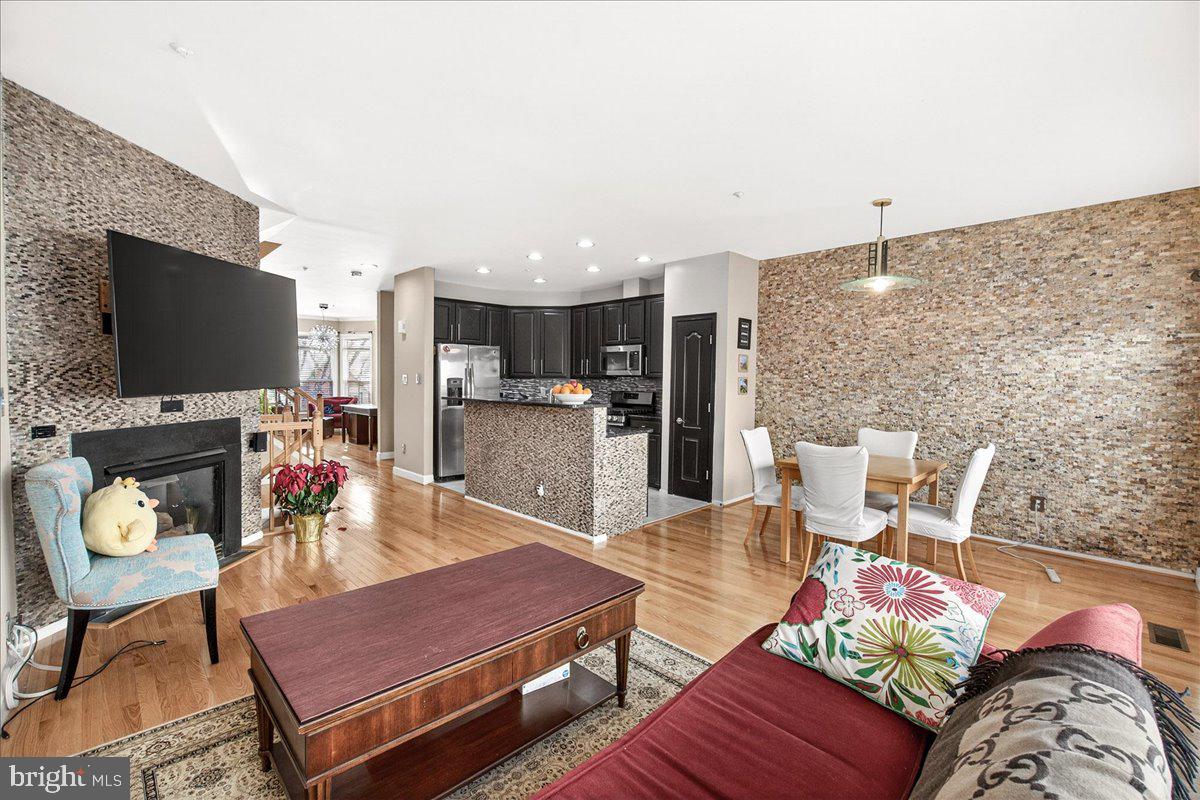 GOVERNORS GRANT - Residential Lease