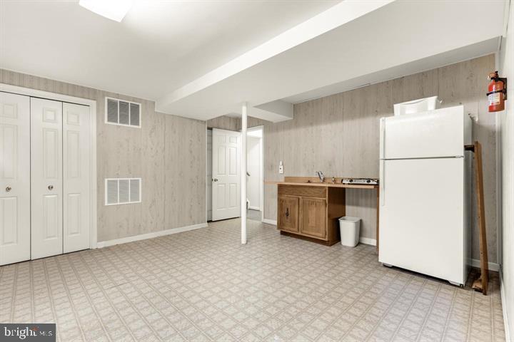 NORTHWEST BRANCH ESTATES - Residential Lease