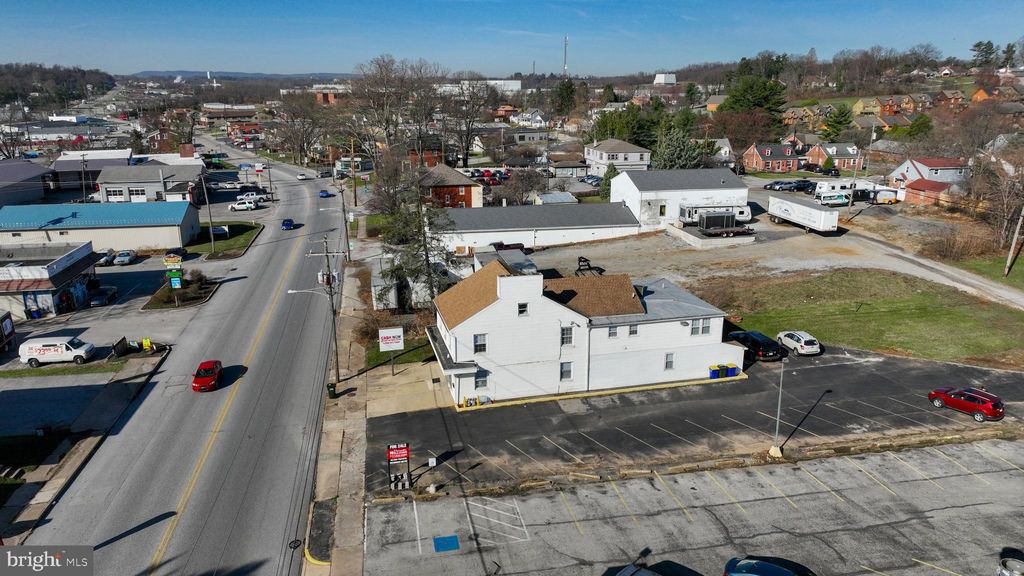 Photo of 2305 W Market Street, YORK, PA 17404 (MLS # PAYK2092660)