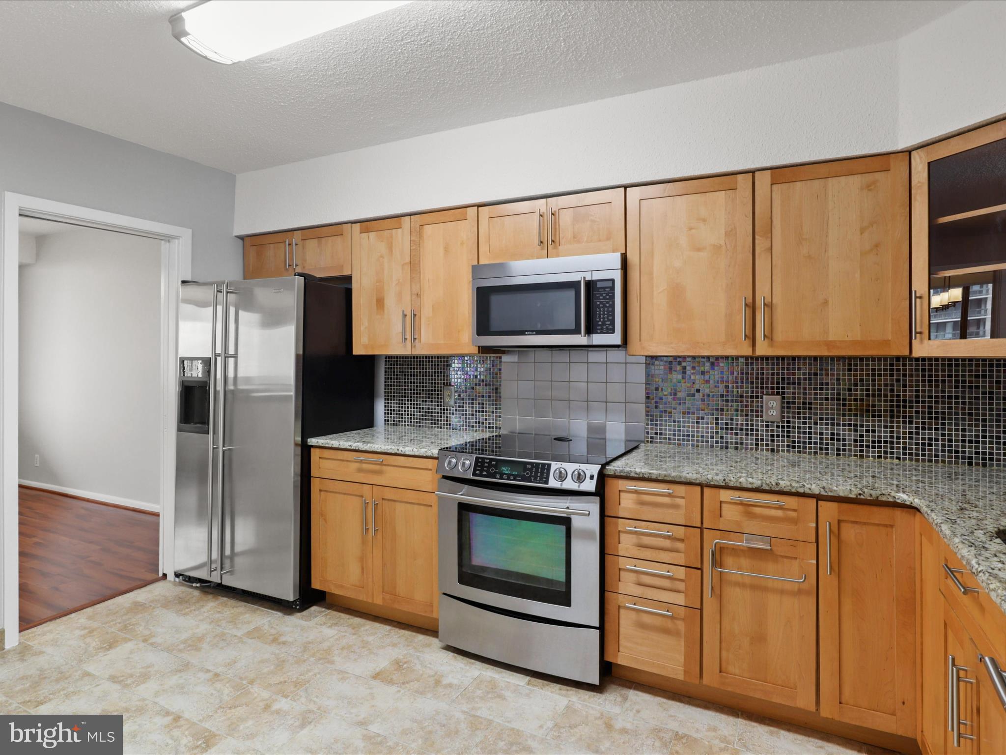 SKYLINE SQUARE CONDO - Residential Lease