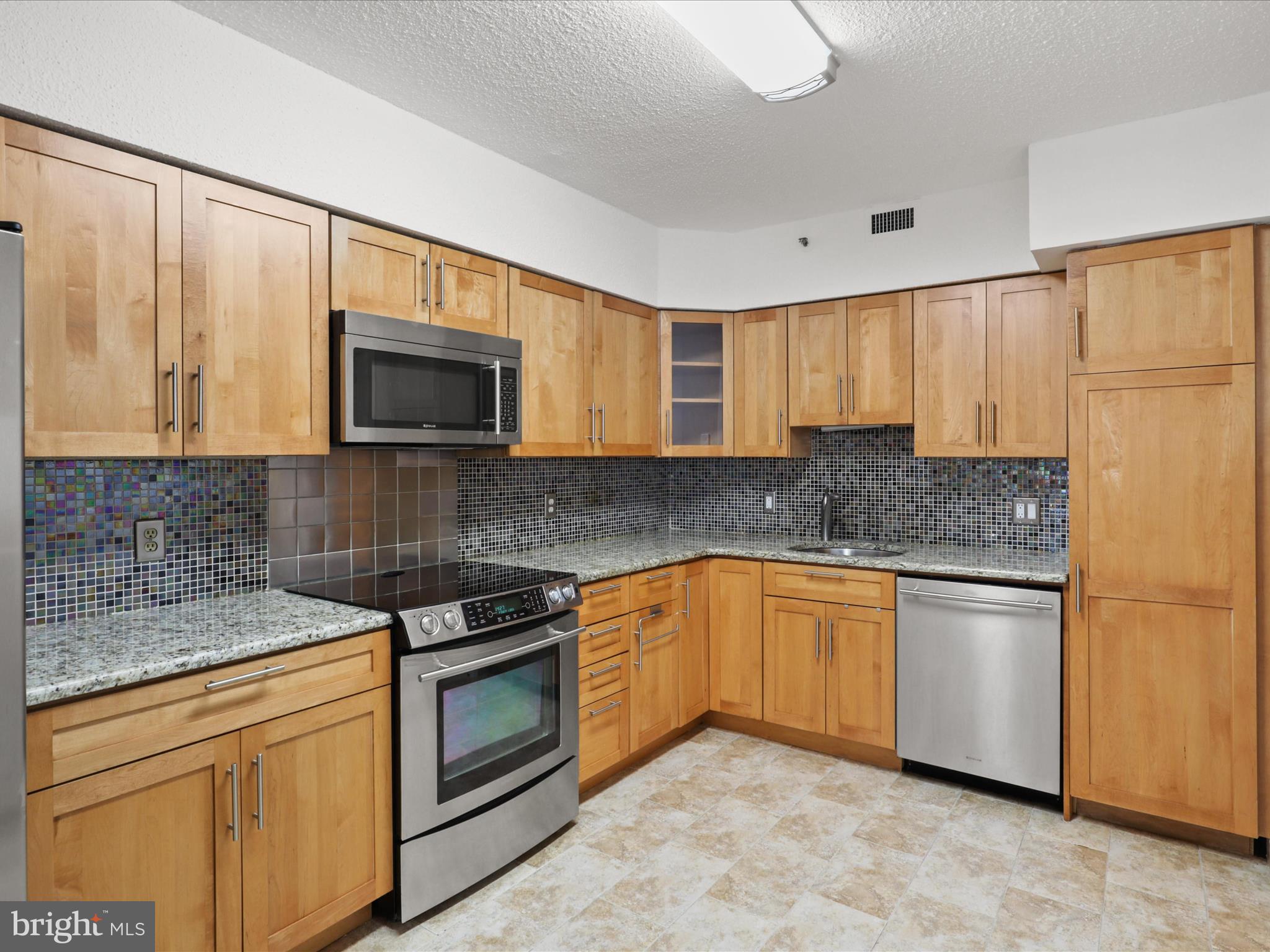 SKYLINE SQUARE CONDO - Residential Lease