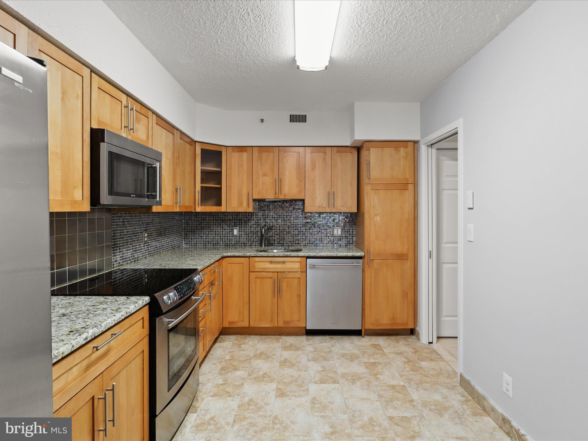 SKYLINE SQUARE CONDO - Residential Lease