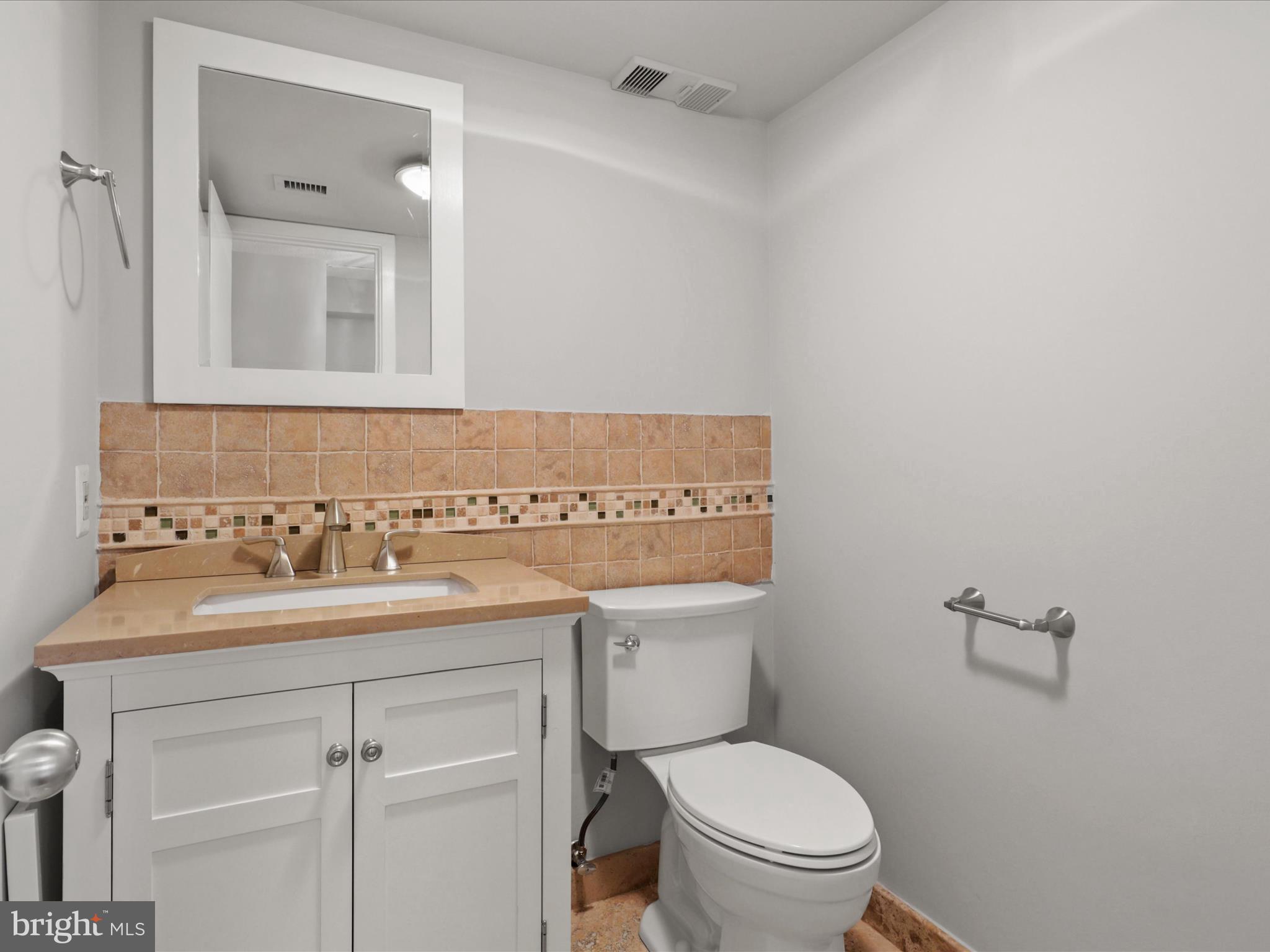 SKYLINE SQUARE CONDO - Residential Lease