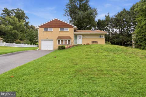 Photo of 408 Foster Drive, SPRINGFIELD, PA 19064 (MLS # PADE2122392)
