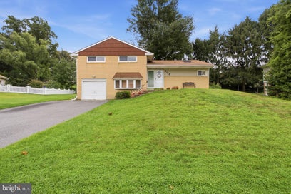 408 FOSTER DRIVE SPRINGFIELD PA 19064