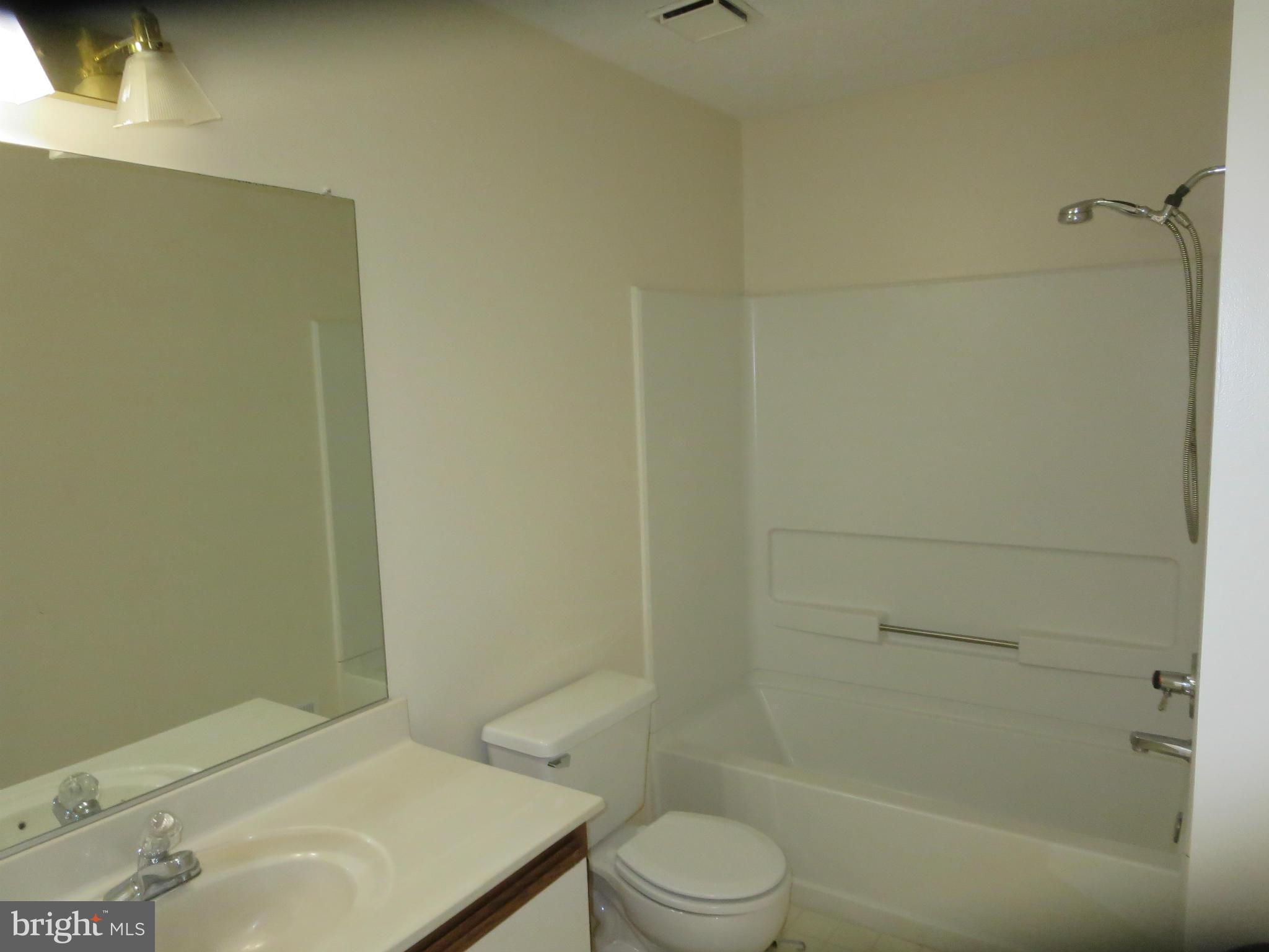 SINGLETONS GROVE - Residential Lease