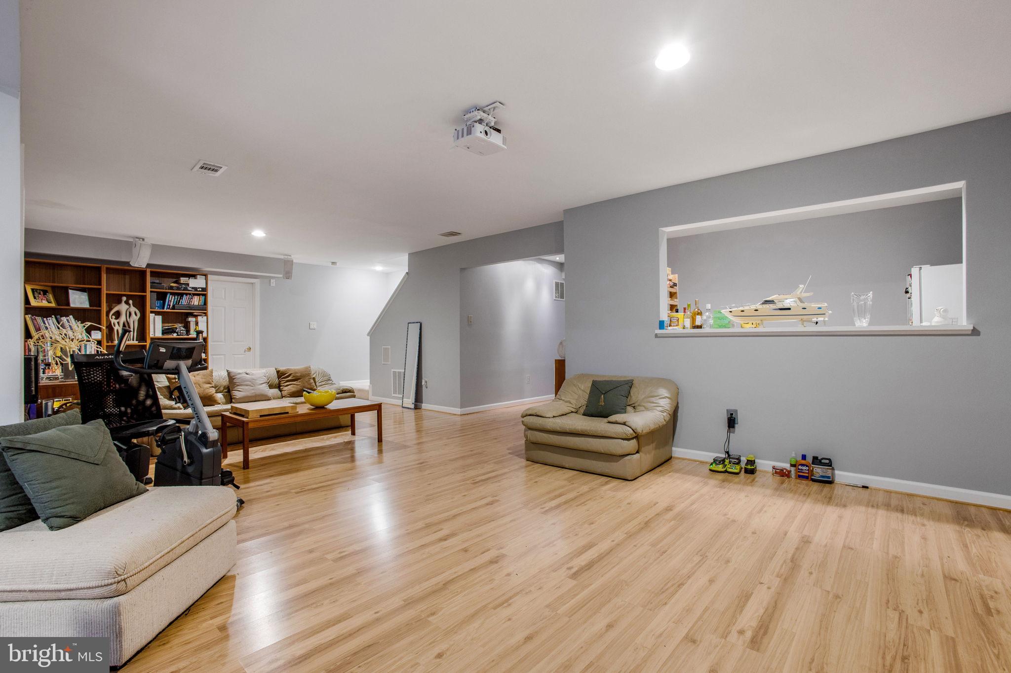 NEELSVILLE ESTATES - Residential