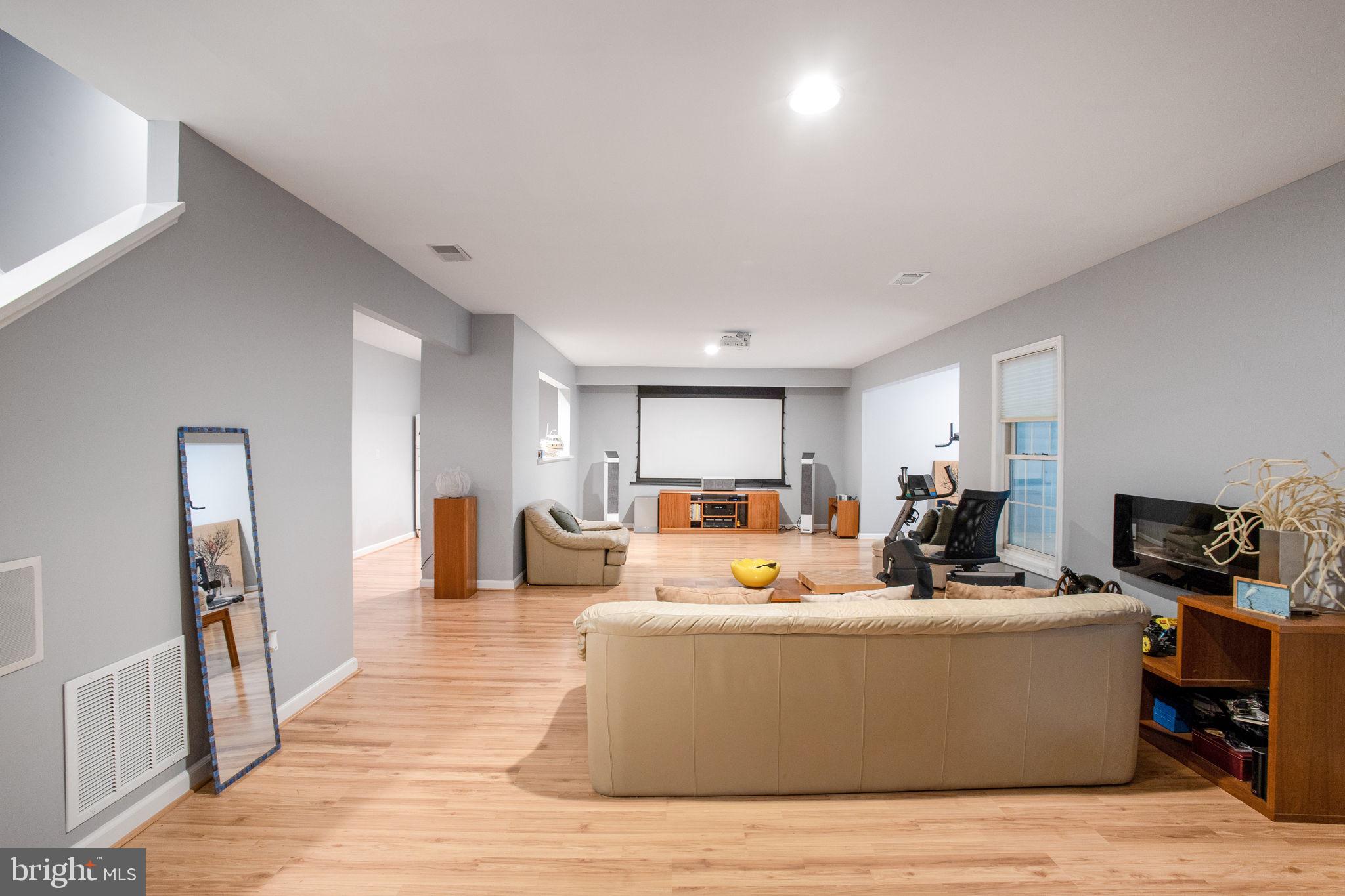 NEELSVILLE ESTATES - Residential