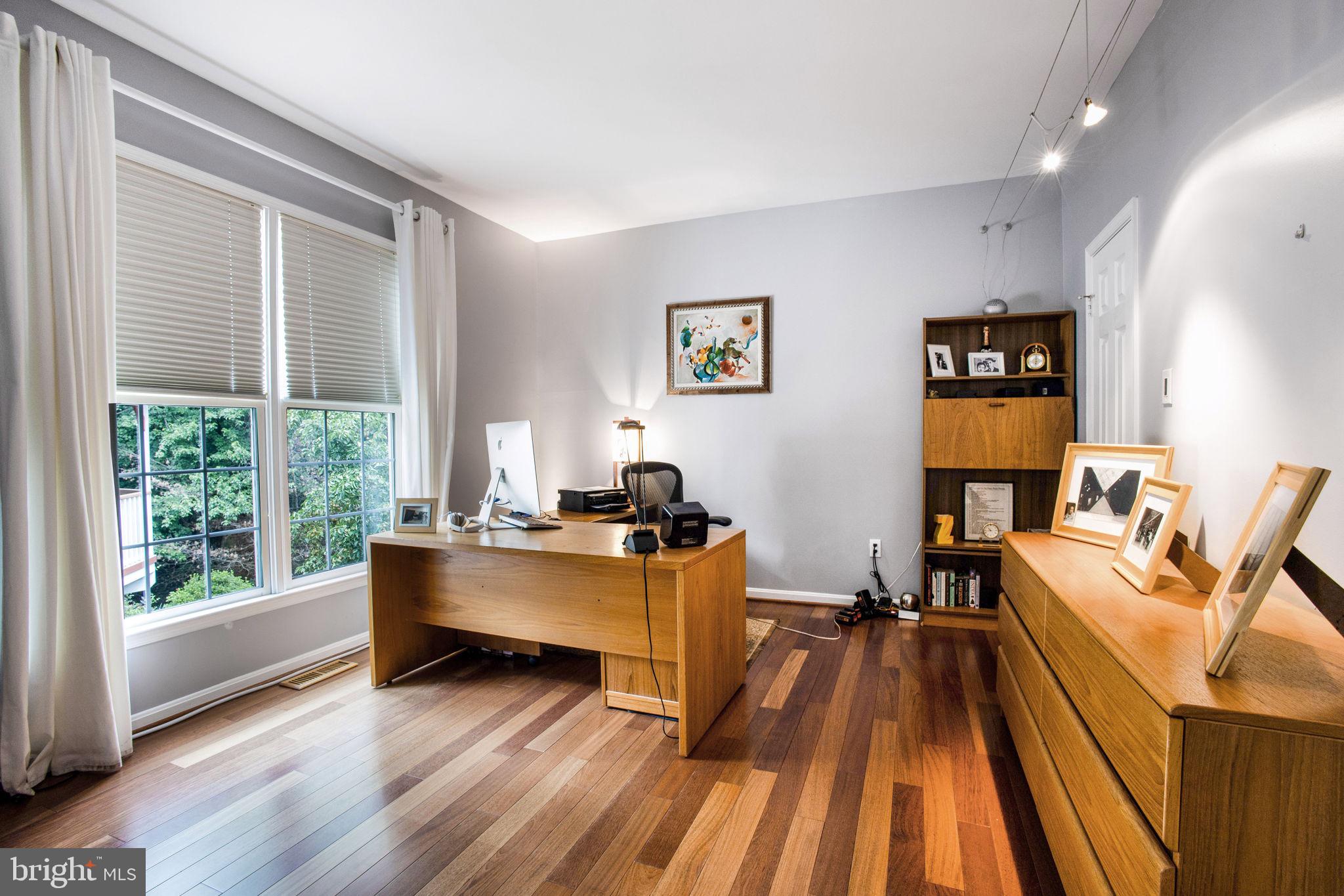 NEELSVILLE ESTATES - Residential