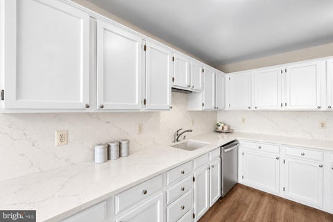 Townhouse For Sale - 14548 Eddy Court<br/> CENTREVILLE, VA 20120