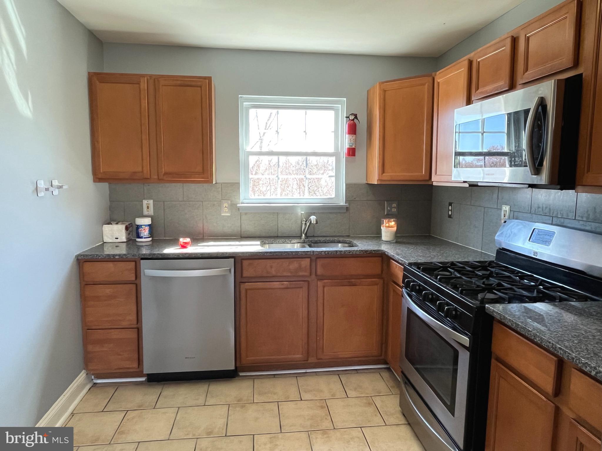 DALE CITY - Residential Lease