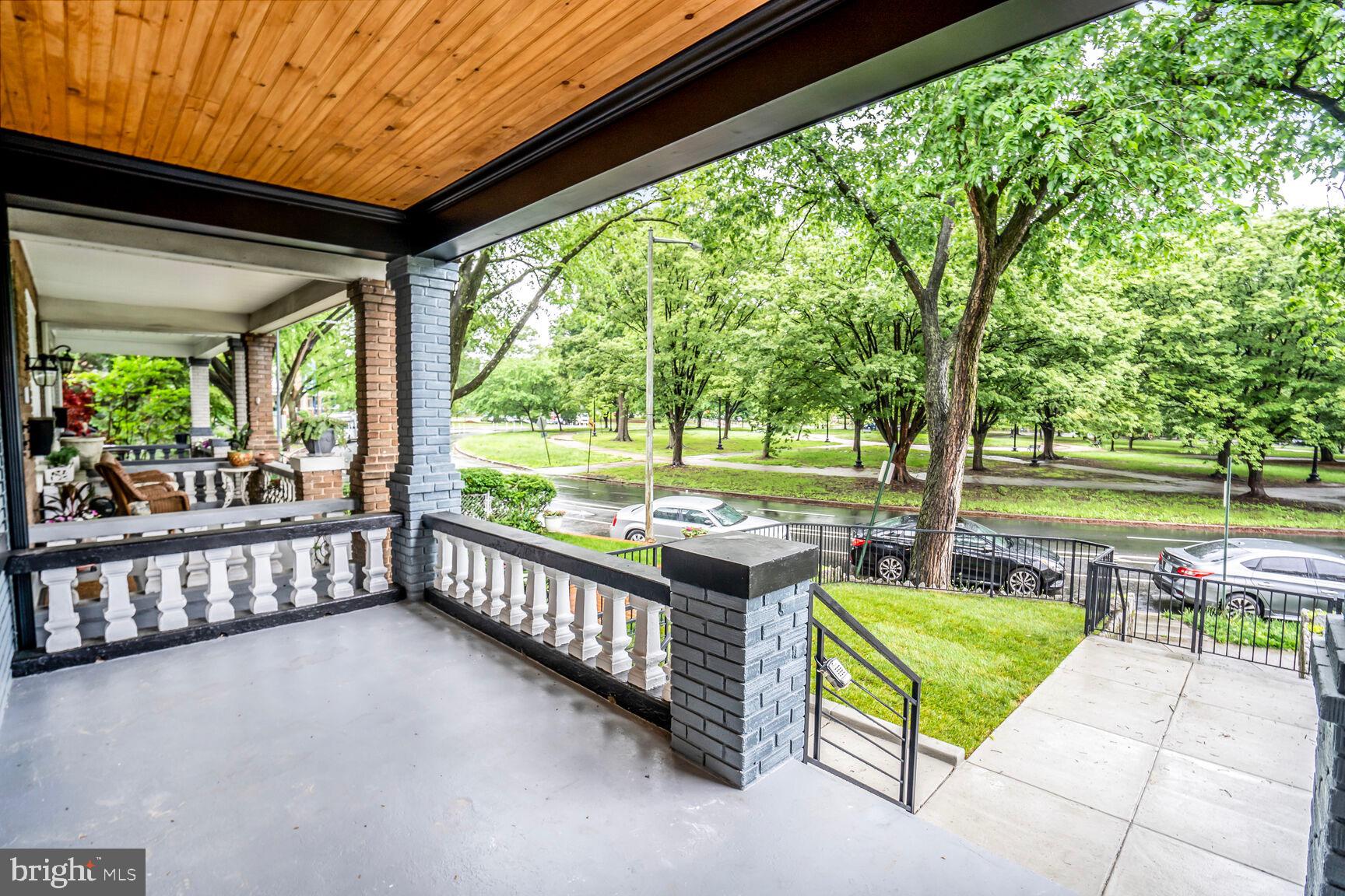 16 SHERMAN CIRCLE NW