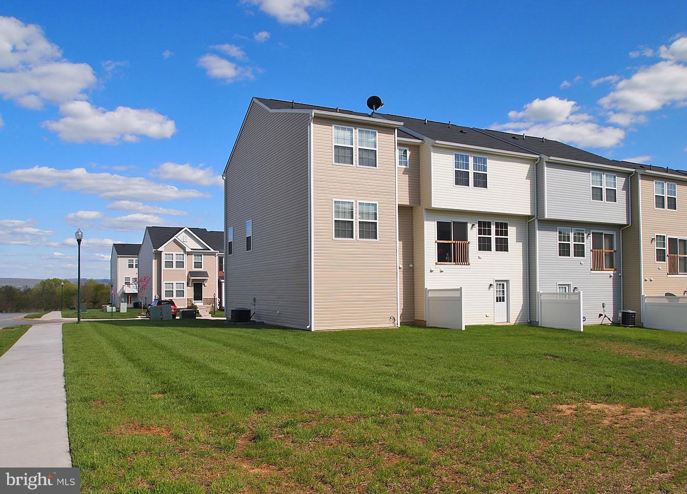 LAKELAND PLACE - Residential