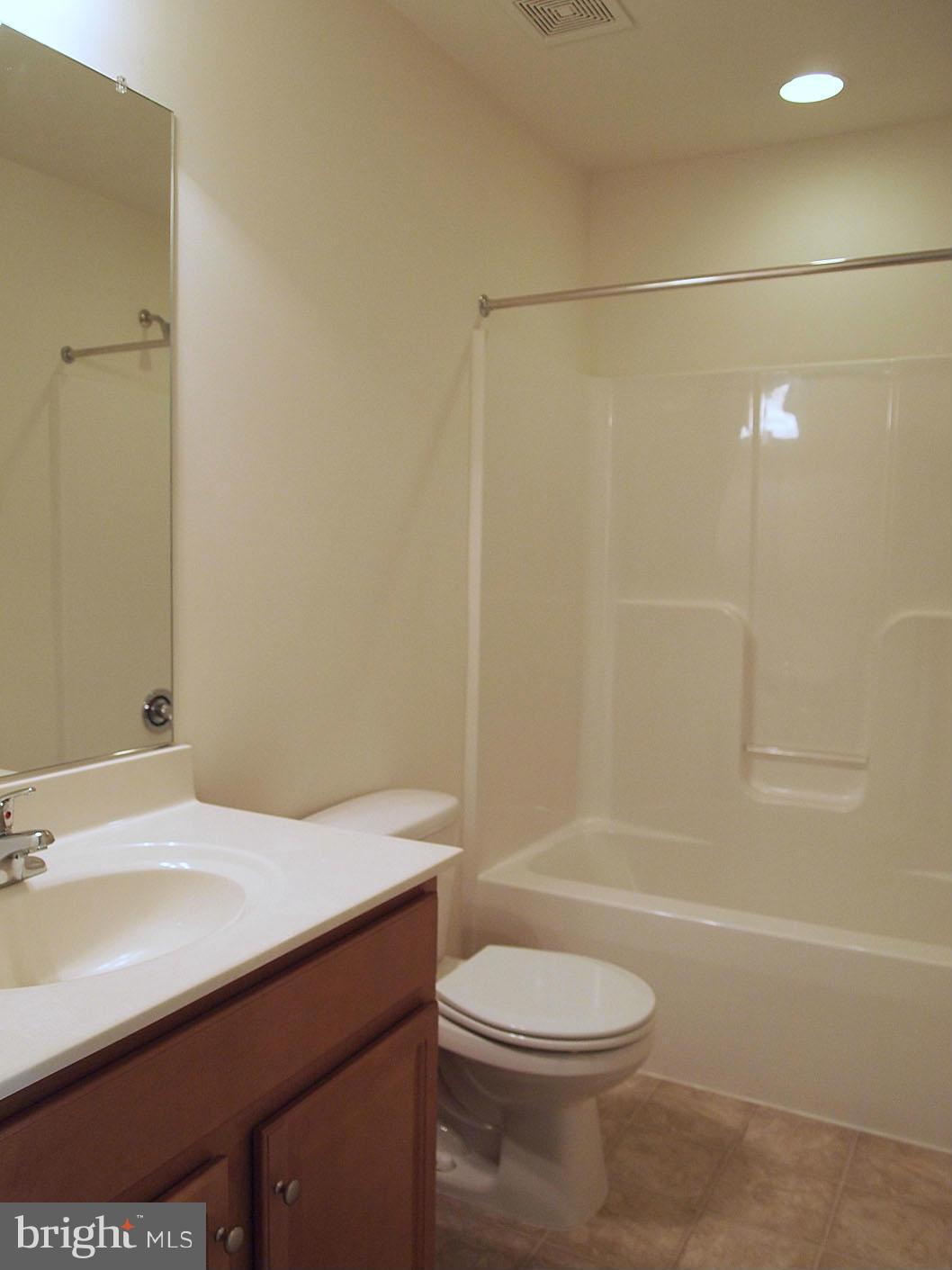 LAKELAND PLACE - Residential