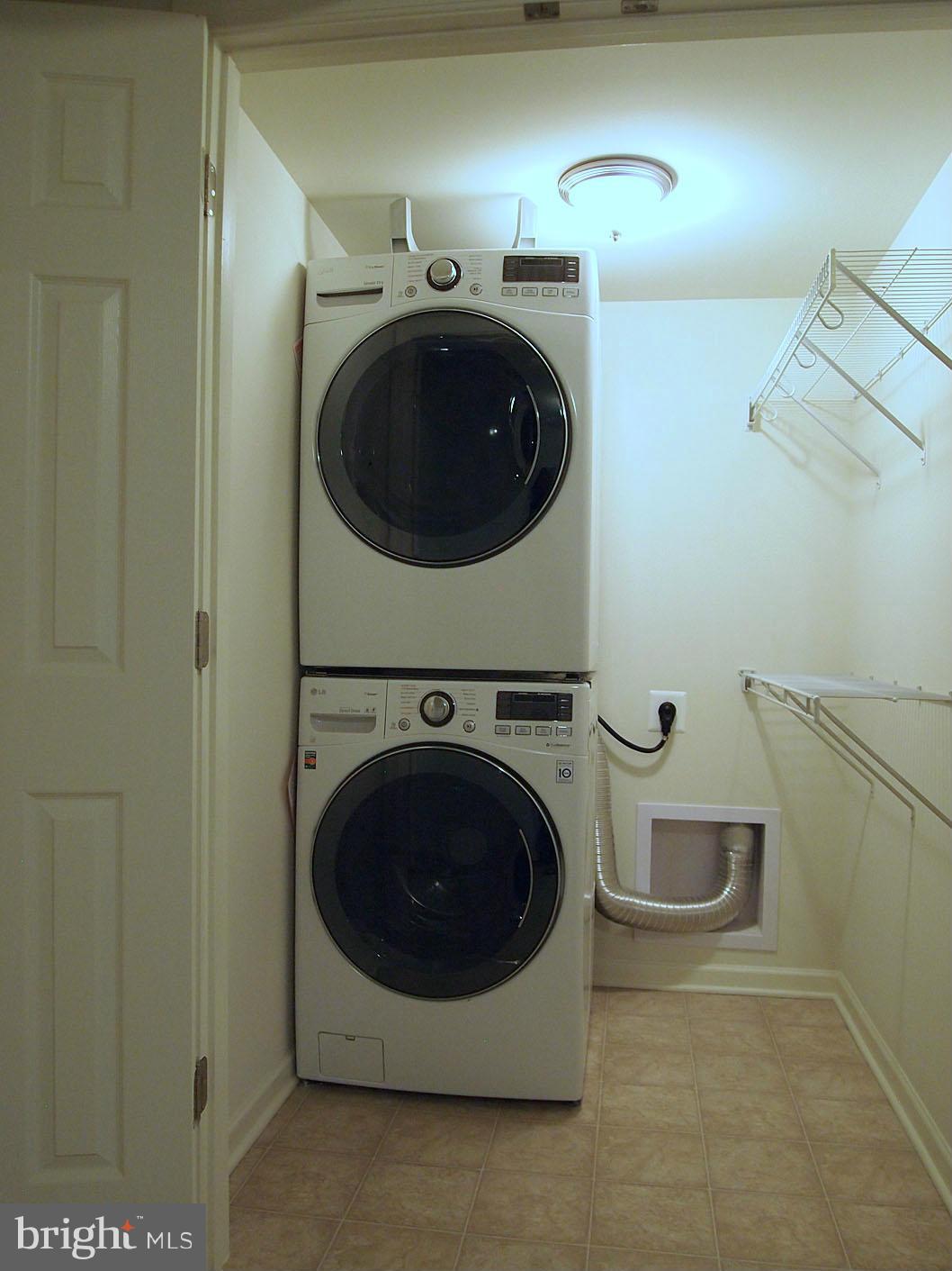 LAKELAND PLACE - Residential