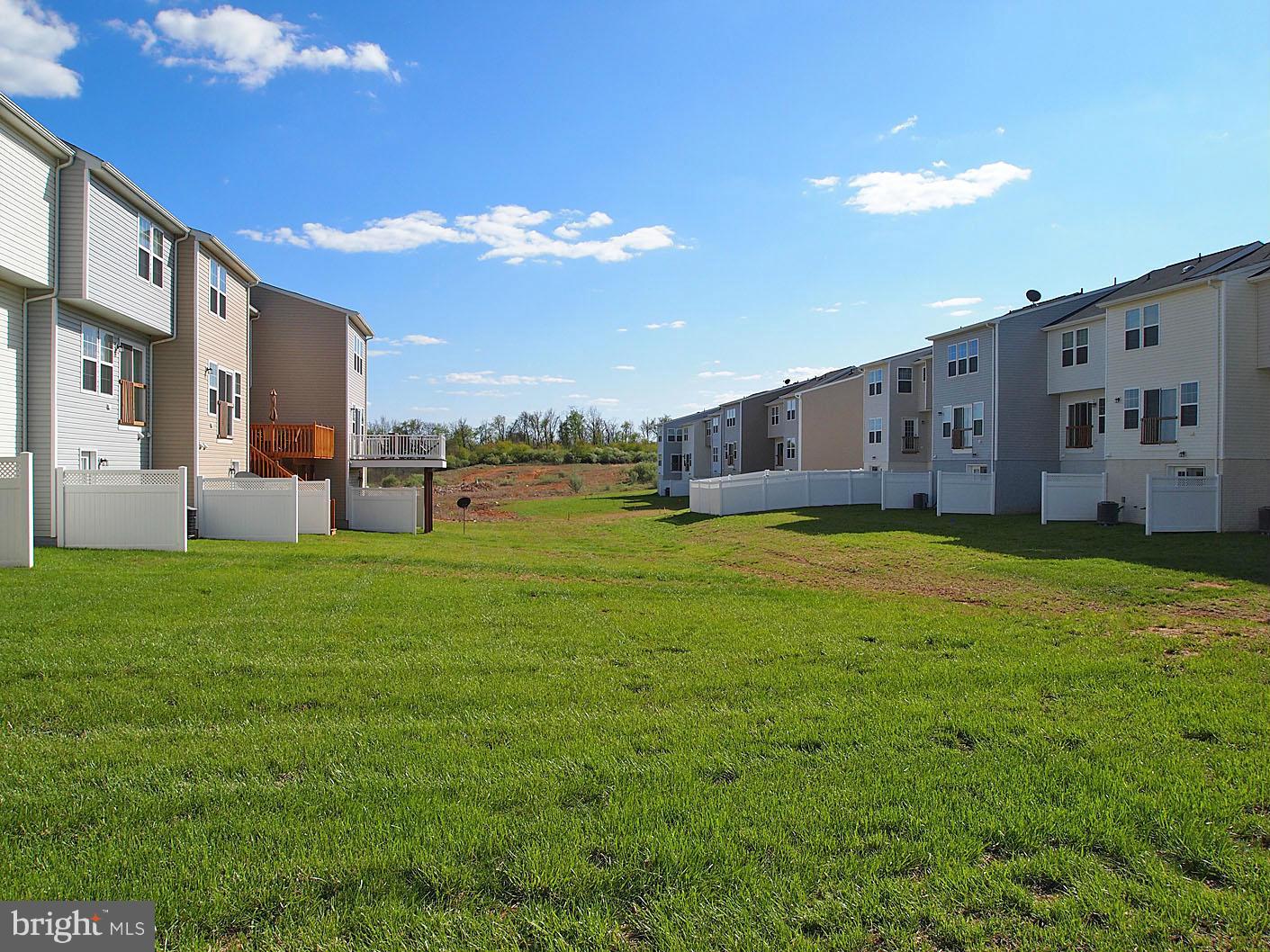 LAKELAND PLACE - Residential