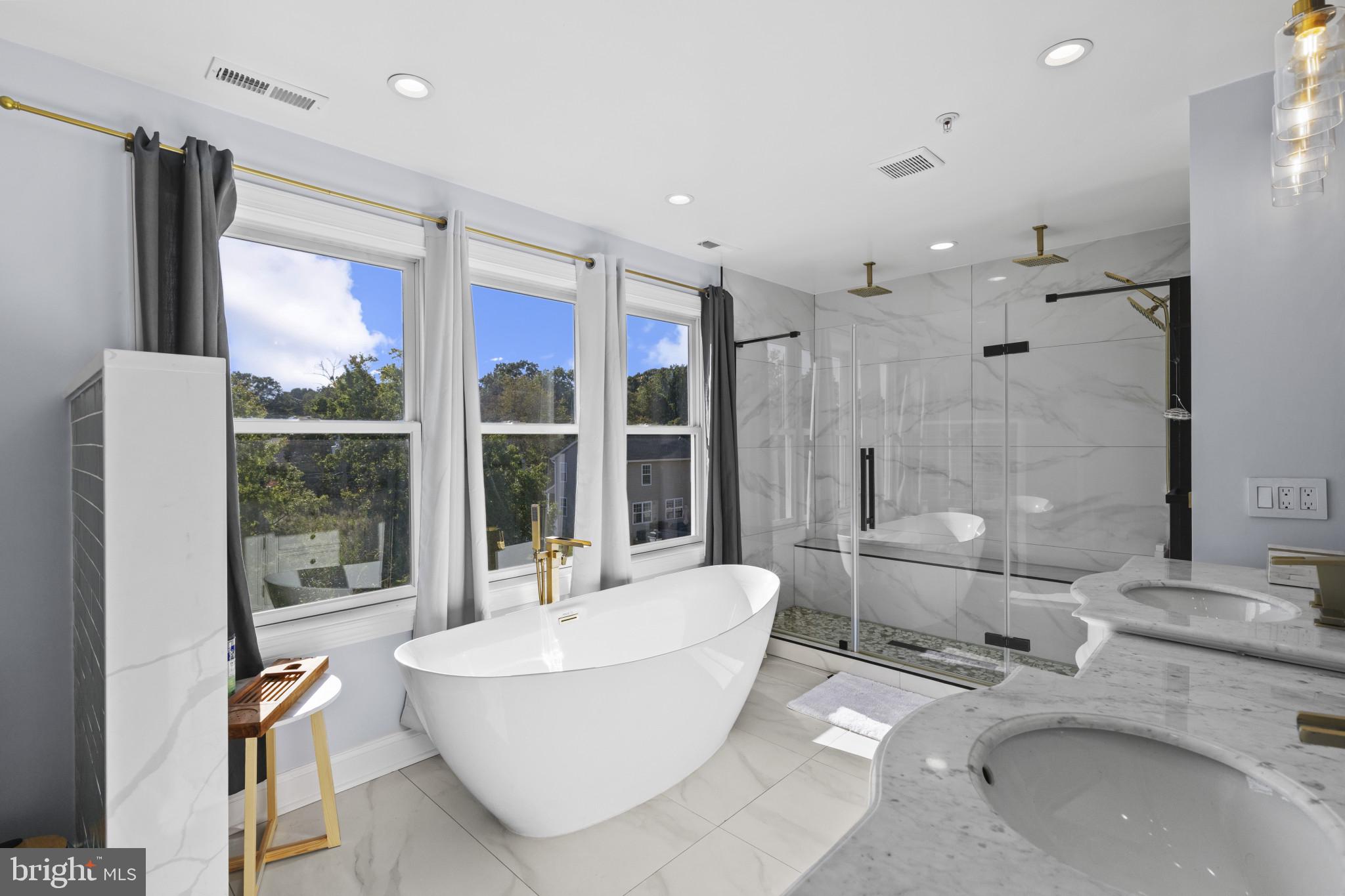 SELBY ON THE BAY - Residential