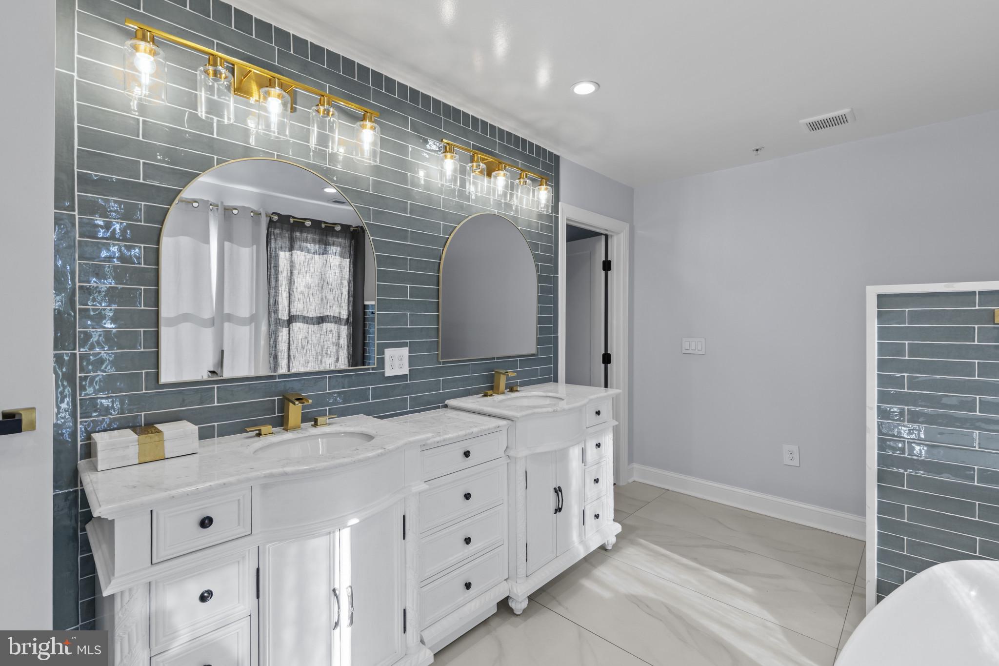 SELBY ON THE BAY - Residential