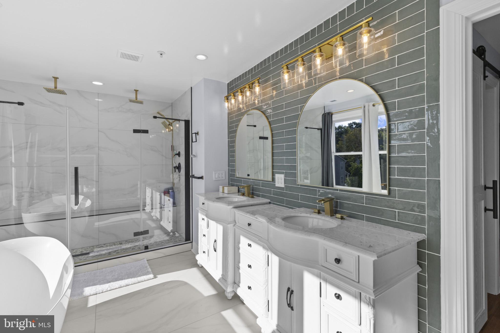 SELBY ON THE BAY - Residential