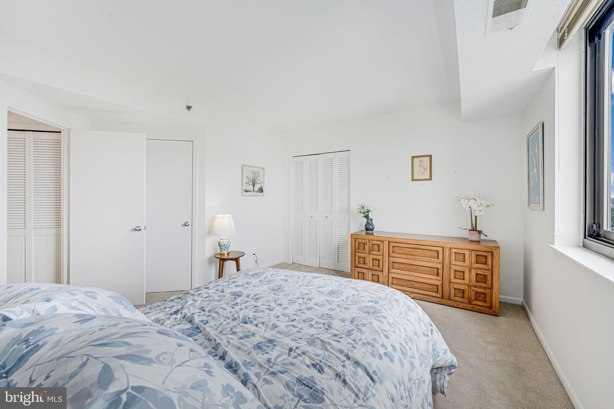 SKYLINE SQUARE CONDO - Residential