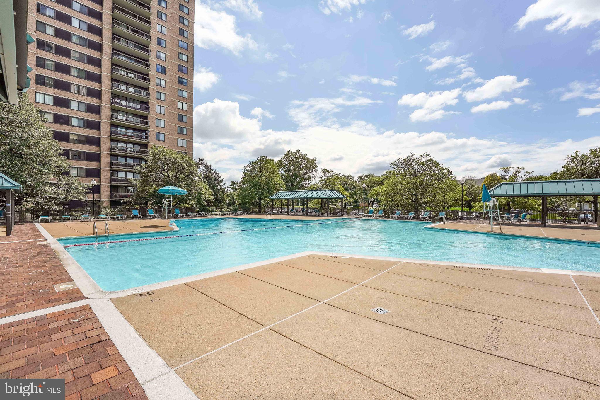 SKYLINE SQUARE CONDO - Residential