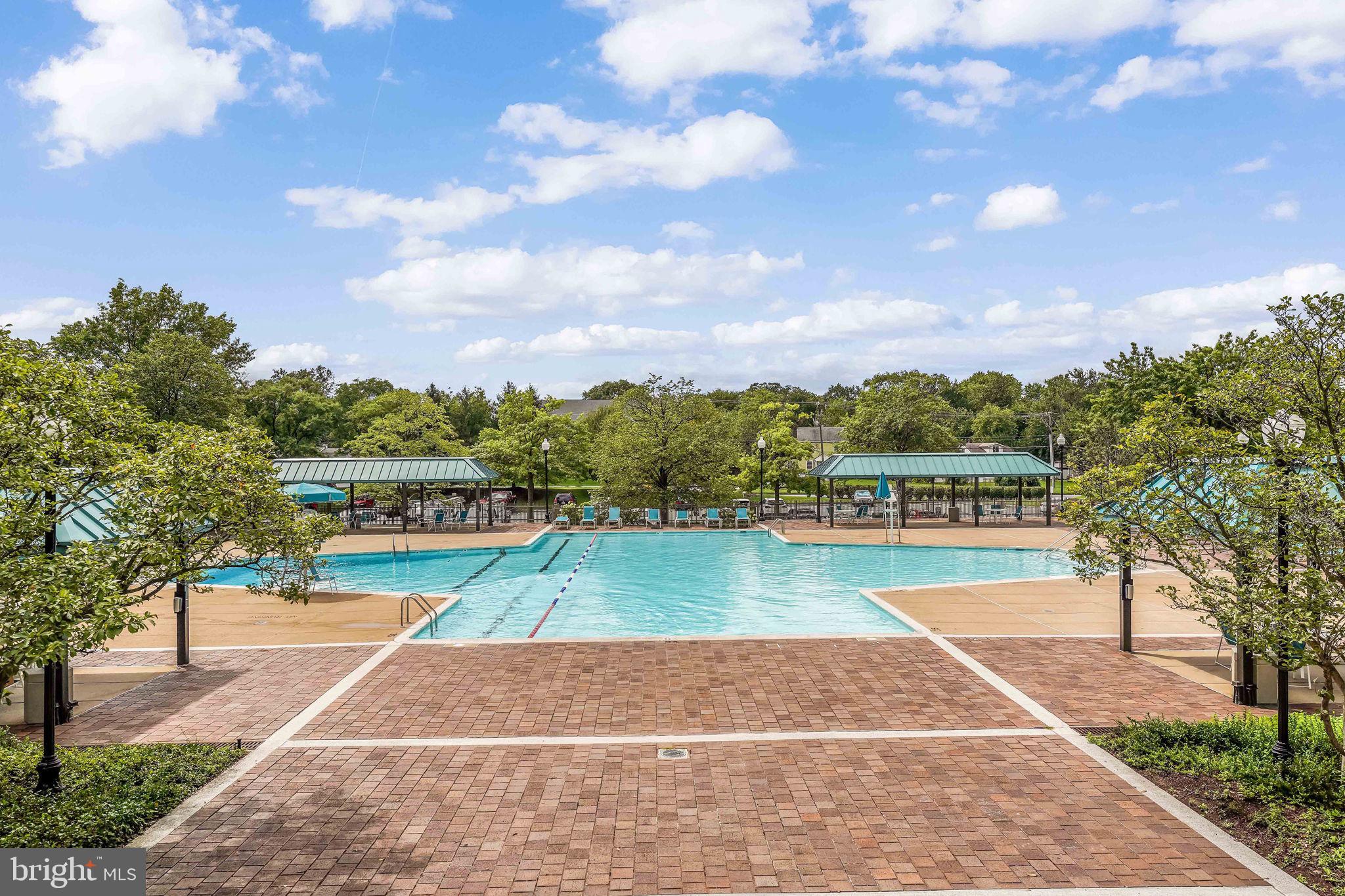 SKYLINE SQUARE CONDO - Residential