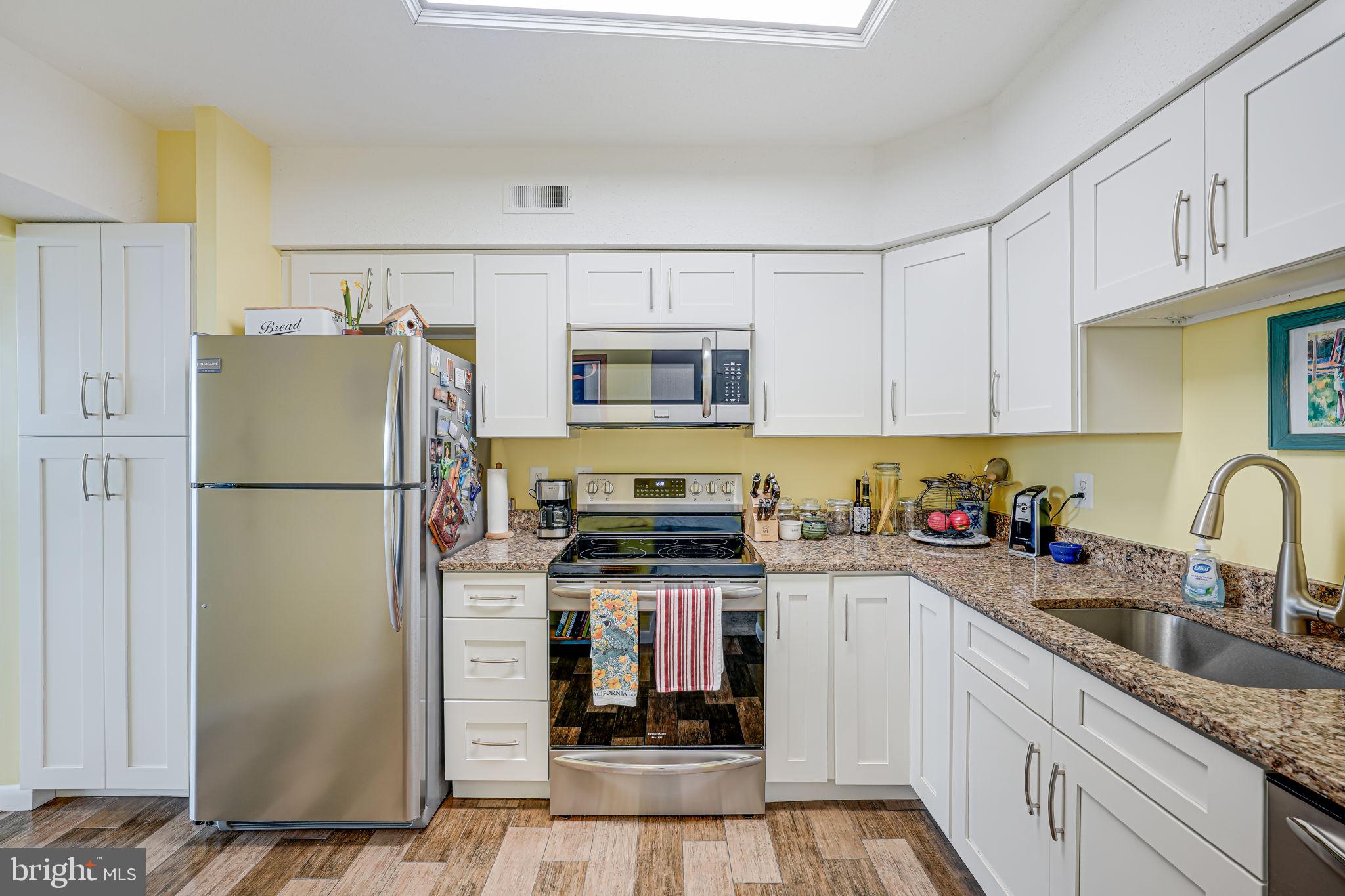 SKYLINE SQUARE CONDO - Residential