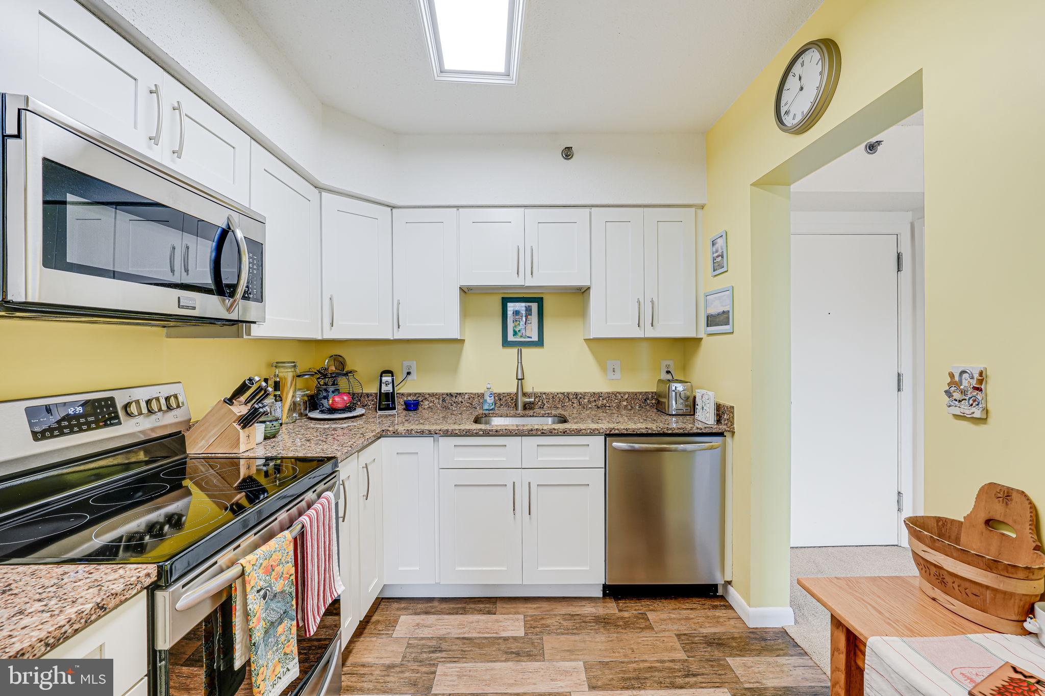 SKYLINE SQUARE CONDO - Residential