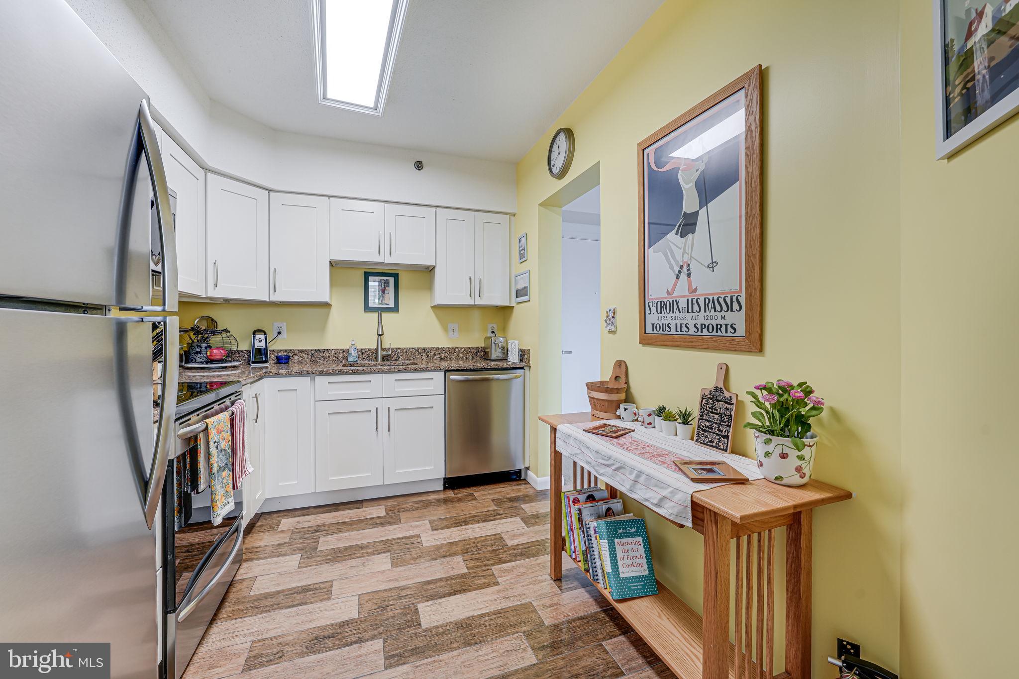 SKYLINE SQUARE CONDO - Residential