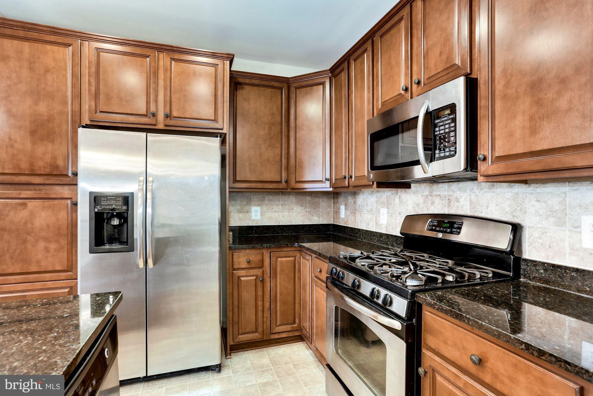 RESIDENCES AT DULLES PRK - Residential Lease