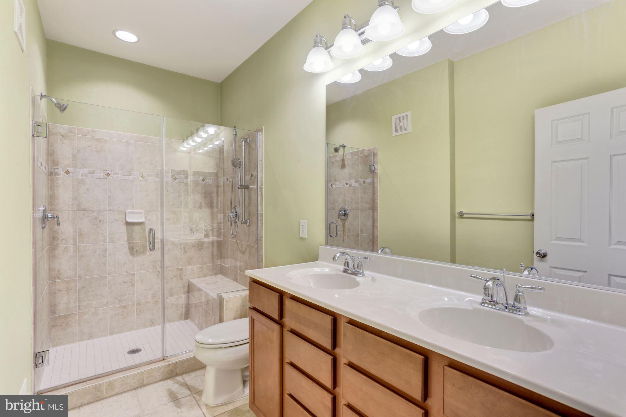 RESIDENCES AT DULLES PRK - Residential Lease