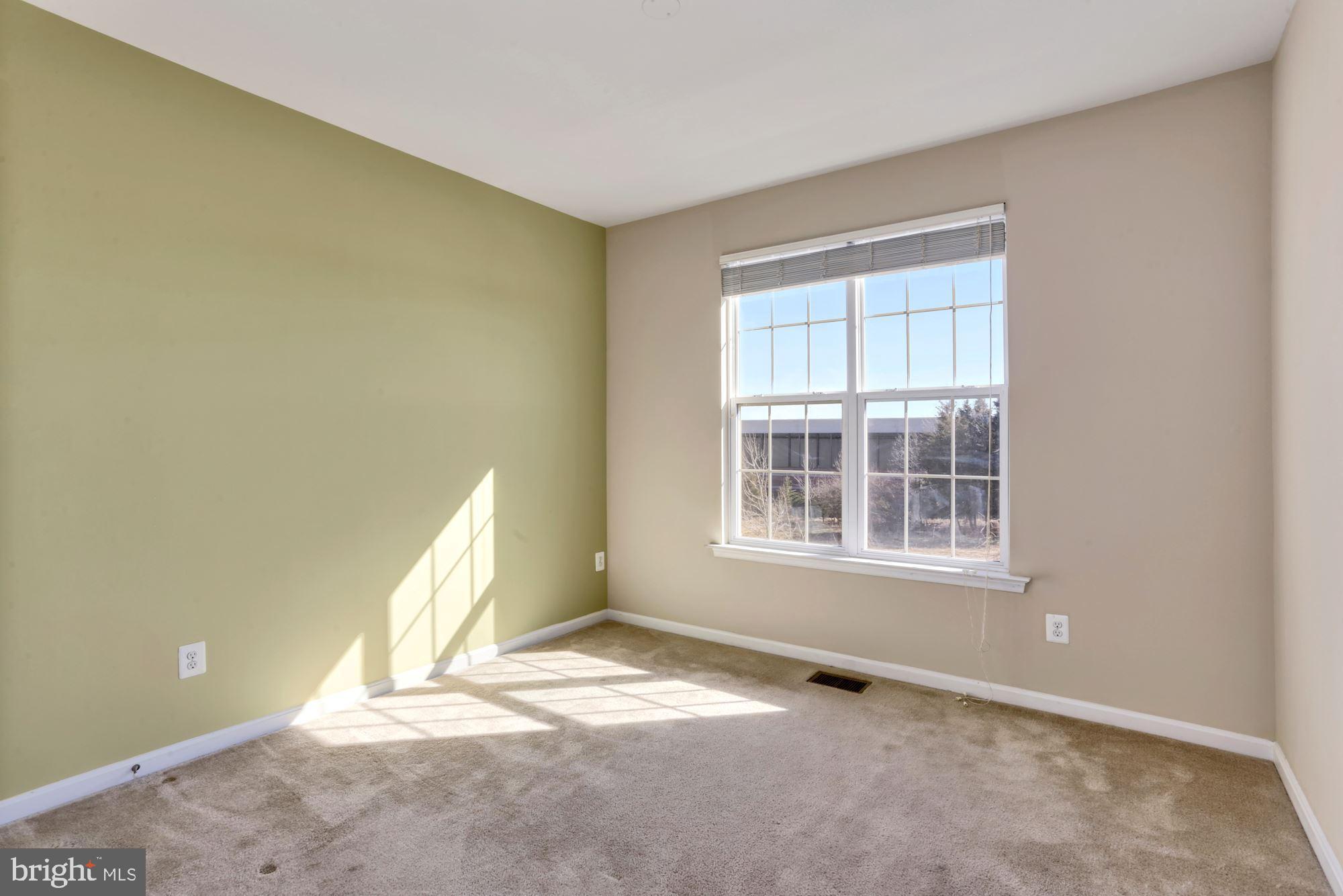 RESIDENCES AT DULLES PRK - Residential Lease