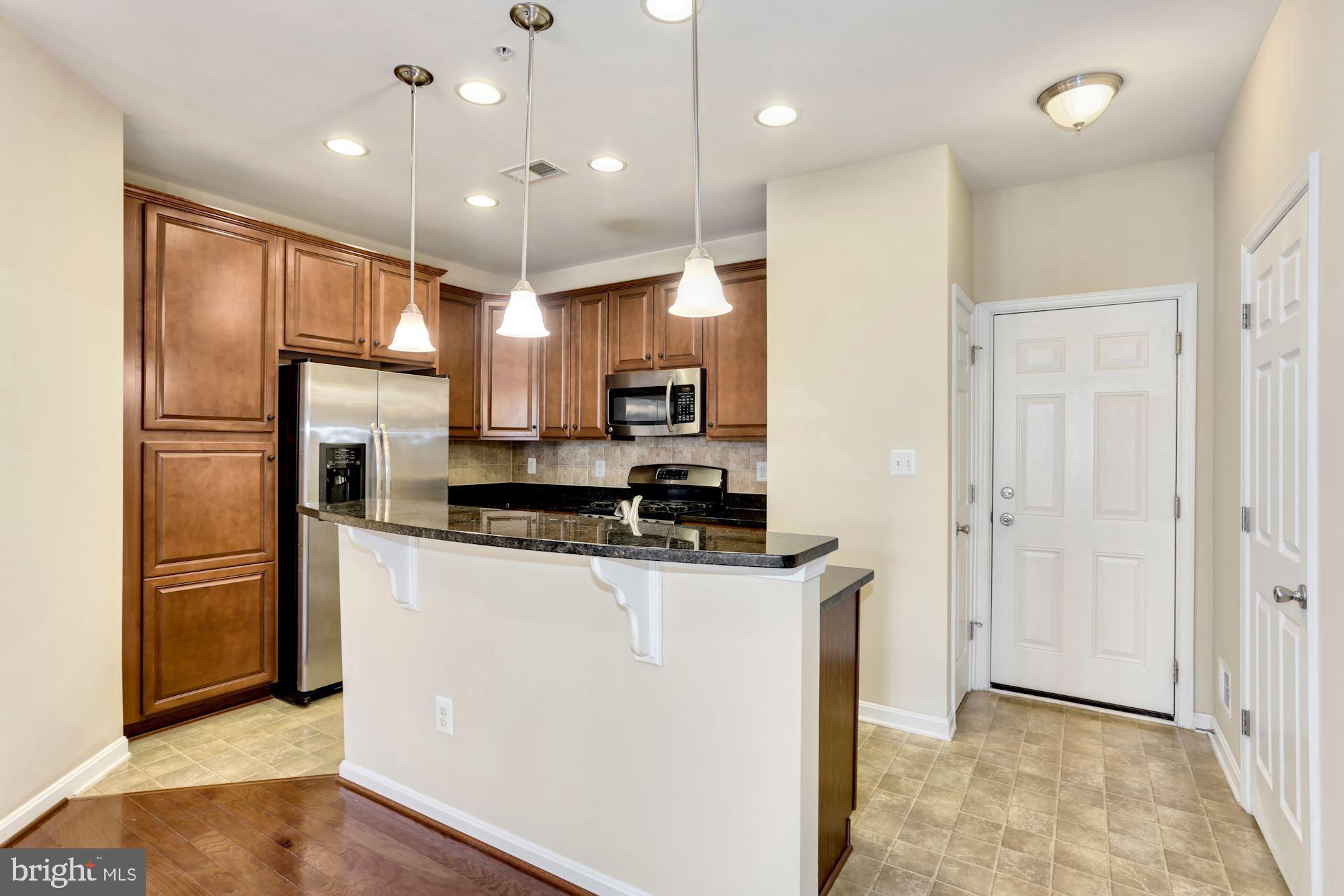 RESIDENCES AT DULLES PRK - Residential Lease