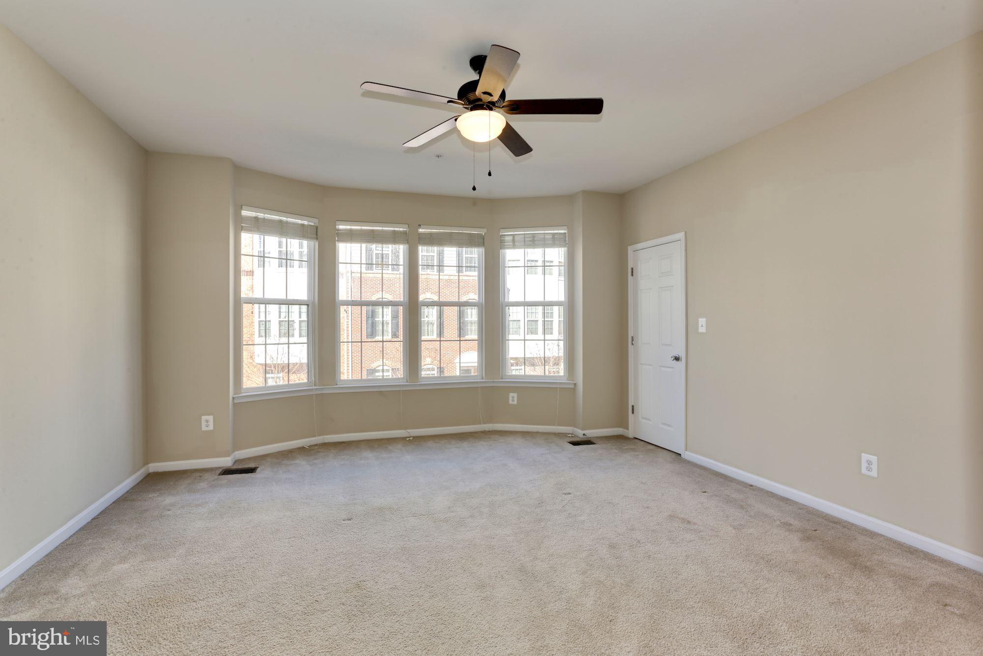 RESIDENCES AT DULLES PRK - Residential Lease