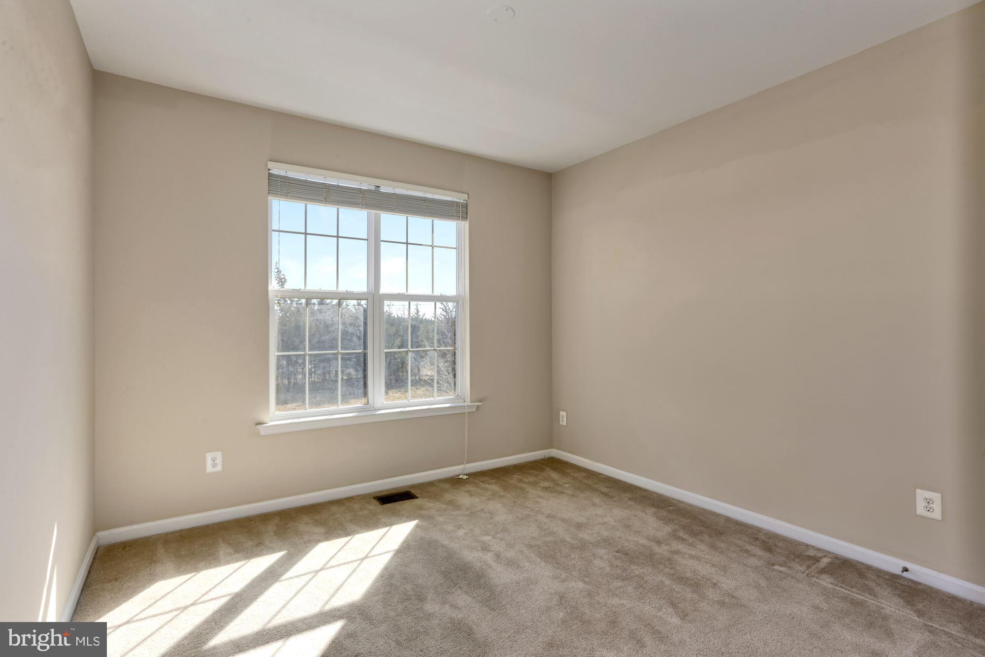 RESIDENCES AT DULLES PRK - Residential Lease