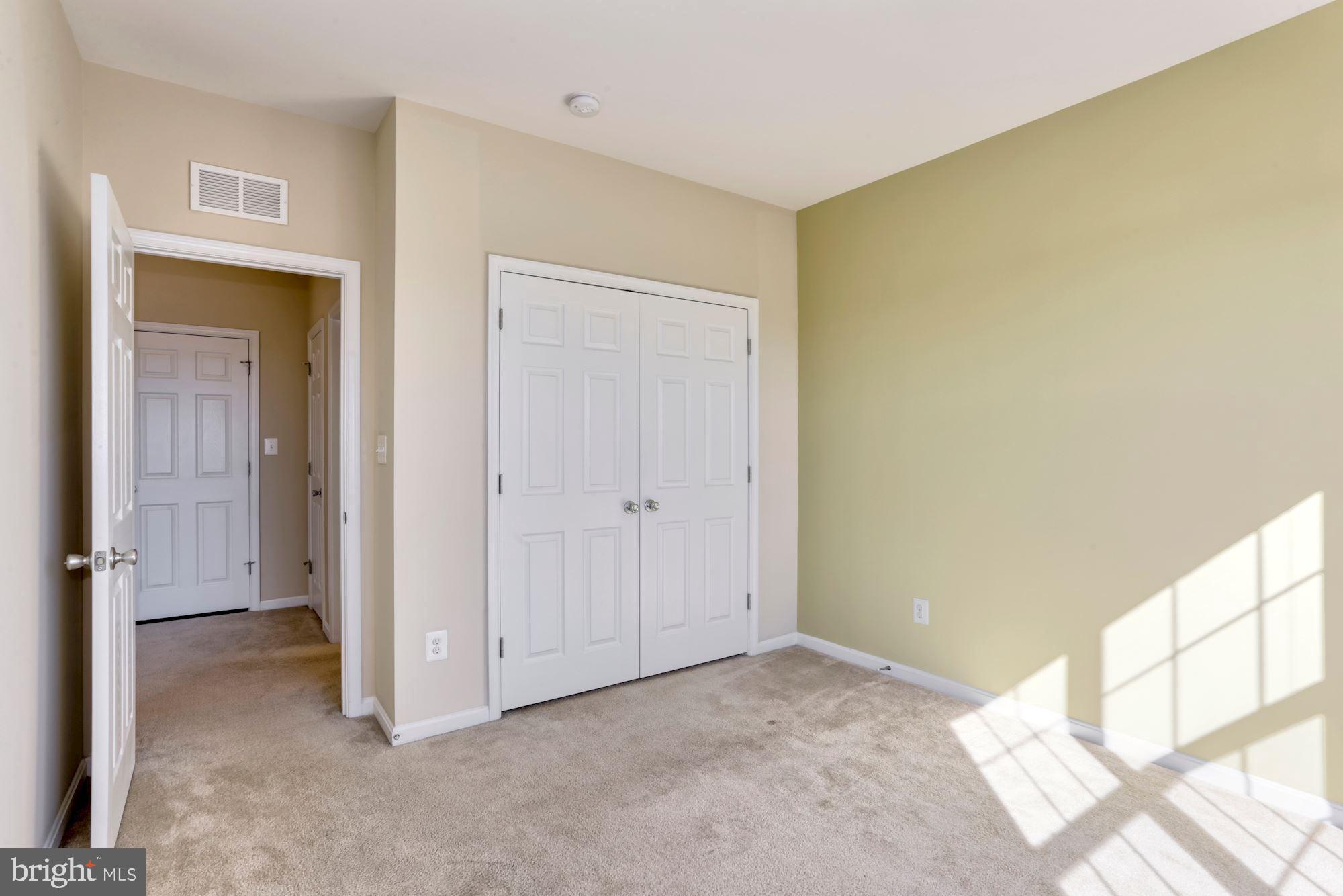 RESIDENCES AT DULLES PRK - Residential Lease