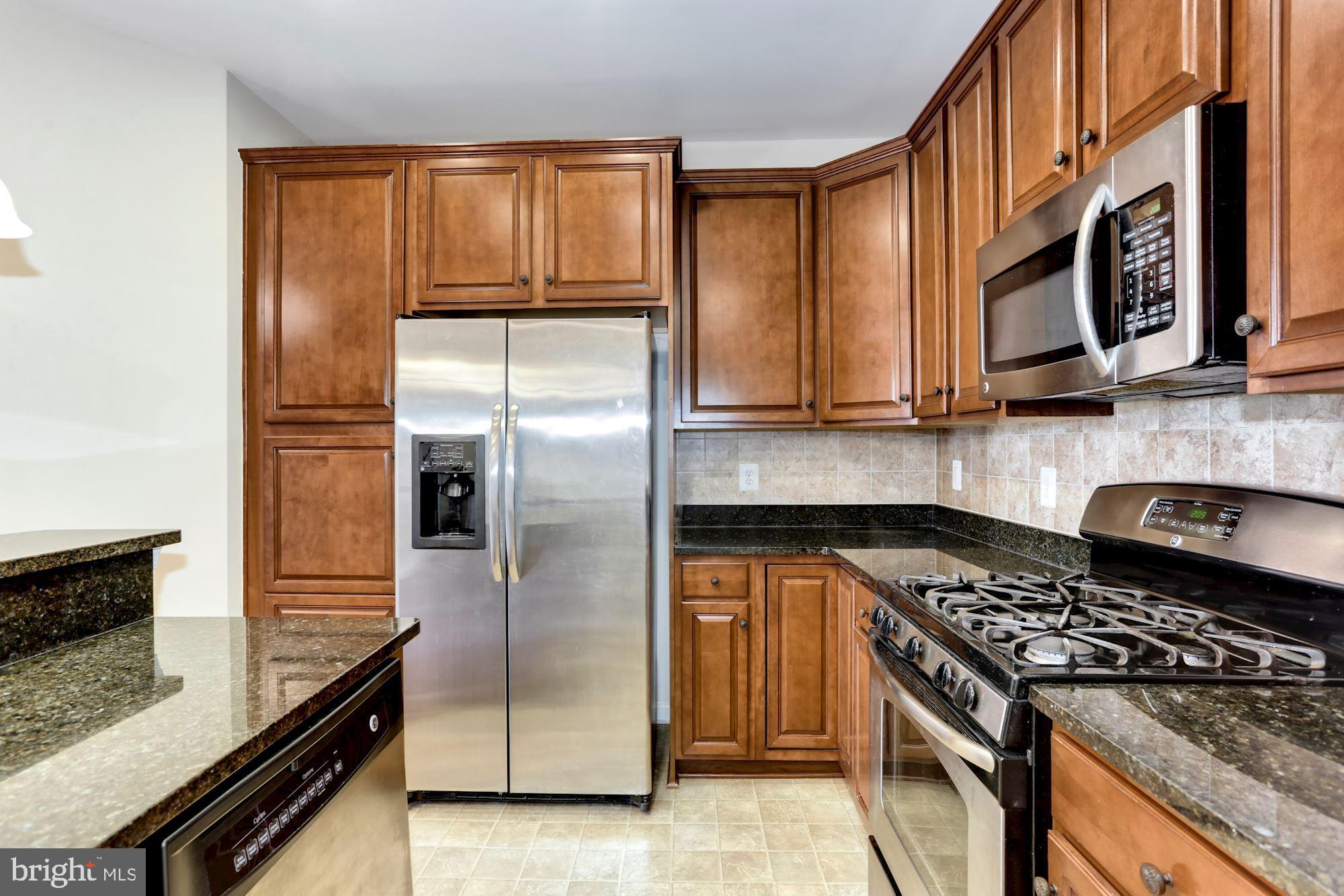 RESIDENCES AT DULLES PRK - Residential Lease