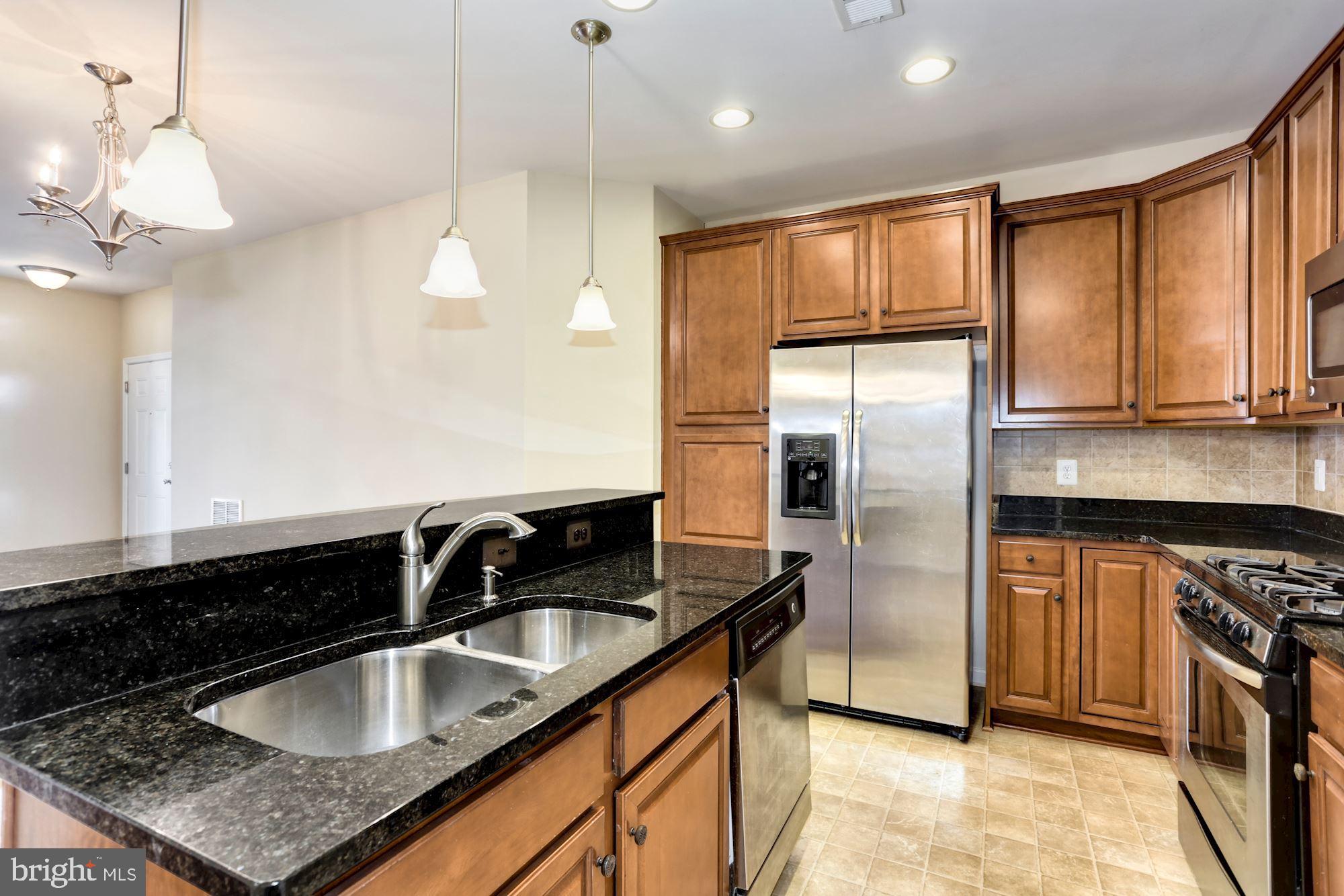 RESIDENCES AT DULLES PRK - Residential Lease